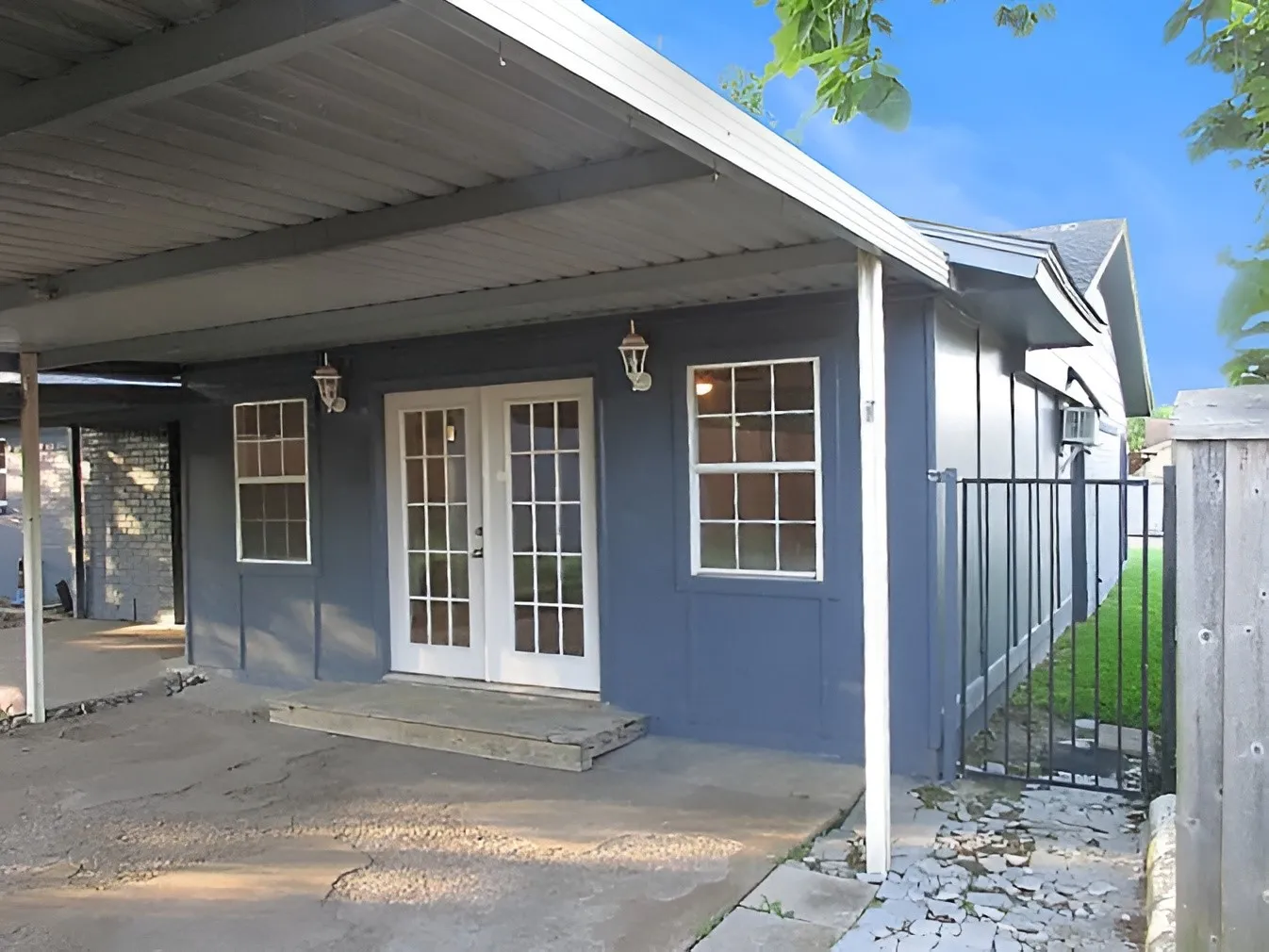 Carport/Rear Entry