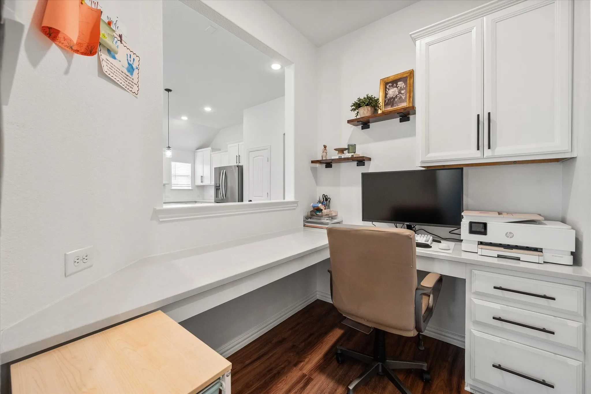 Built-in office nood with cabinets for storage