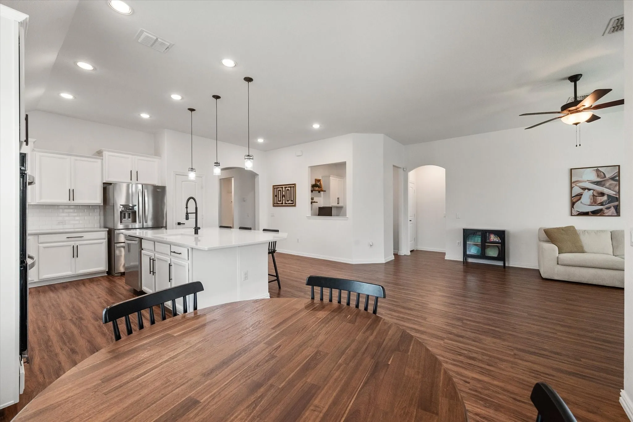 Single Family Residence For Sale in Johnson County , 2601 Creswick Drive, Mansfield, Texas 76084, 3 Bedroom, 2 Bathroom, 2 Garage spaces, 2,191 Sqft, built in 2020, mls#21302801, Real Estate Agent in Mansfield, Homes For Sale in Johnson county, Homes For Sale in Mansfield, Realtor in Mansfield Texas, Real Estate Brokerage Independent Realty Texas, Luminita Cordes Realtor