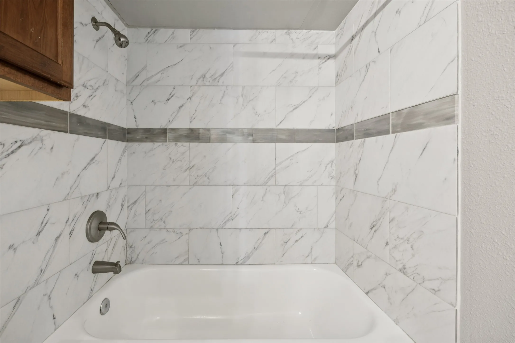 Condominium For Sale in Dallas County , 1503 N Garrett Avenue 111, Dallas, Texas 75206, 1 Bedroom, 1 Bathroom, Garage spaces, 586 Sqft, built in 1982, mls#21303032, Real Estate Agent in Dallas, Homes For Sale in Dallas county, Homes For Sale in Dallas, Realtor in Dallas Texas, Real Estate Brokerage Independent Realty Texas, Luminita Cordes Realtor