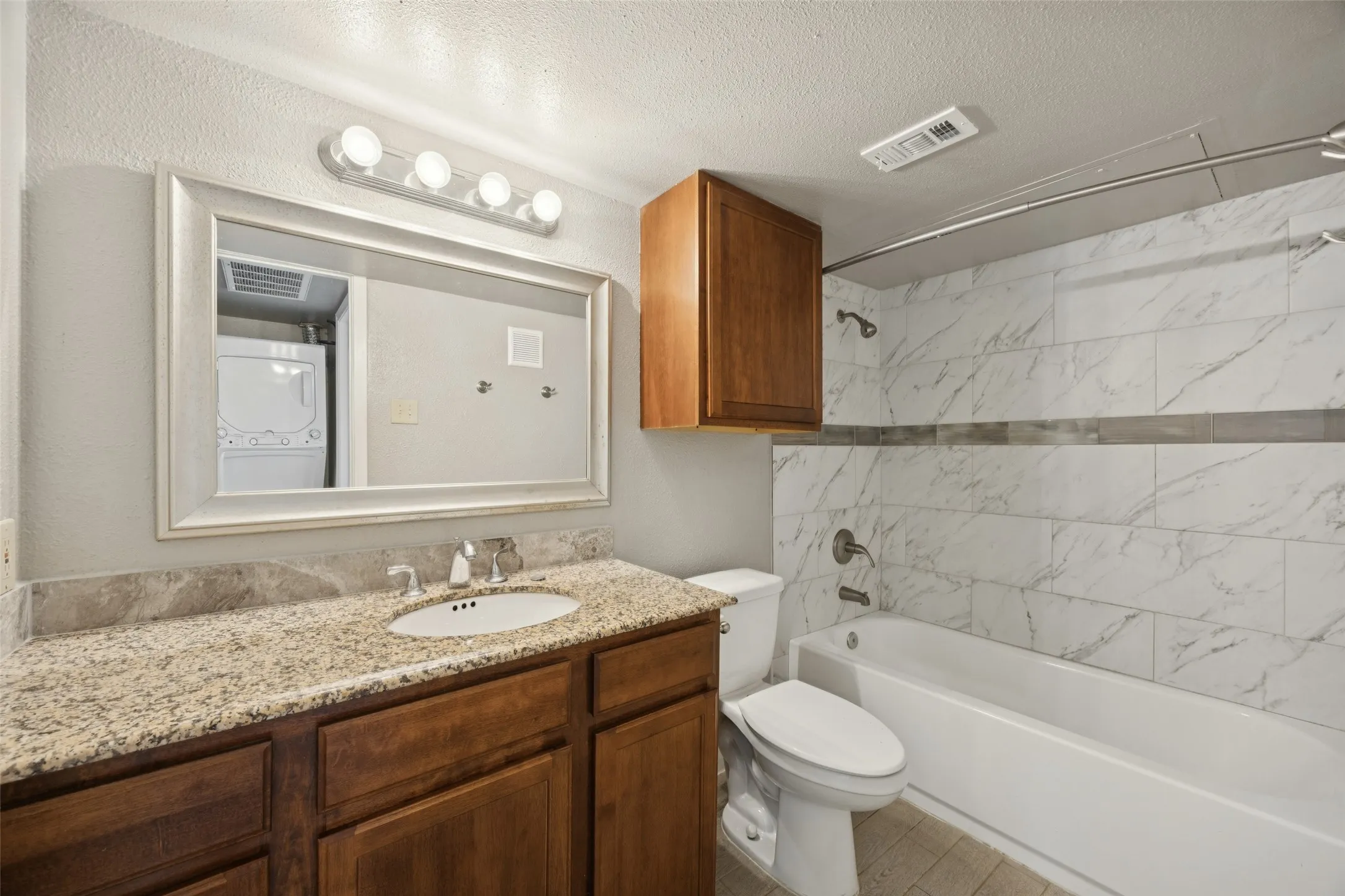 Condominium For Sale in Dallas County , 1503 N Garrett Avenue 111, Dallas, Texas 75206, 1 Bedroom, 1 Bathroom, Garage spaces, 586 Sqft, built in 1982, mls#21303032, Real Estate Agent in Dallas, Homes For Sale in Dallas county, Homes For Sale in Dallas, Realtor in Dallas Texas, Real Estate Brokerage Independent Realty Texas, Luminita Cordes Realtor