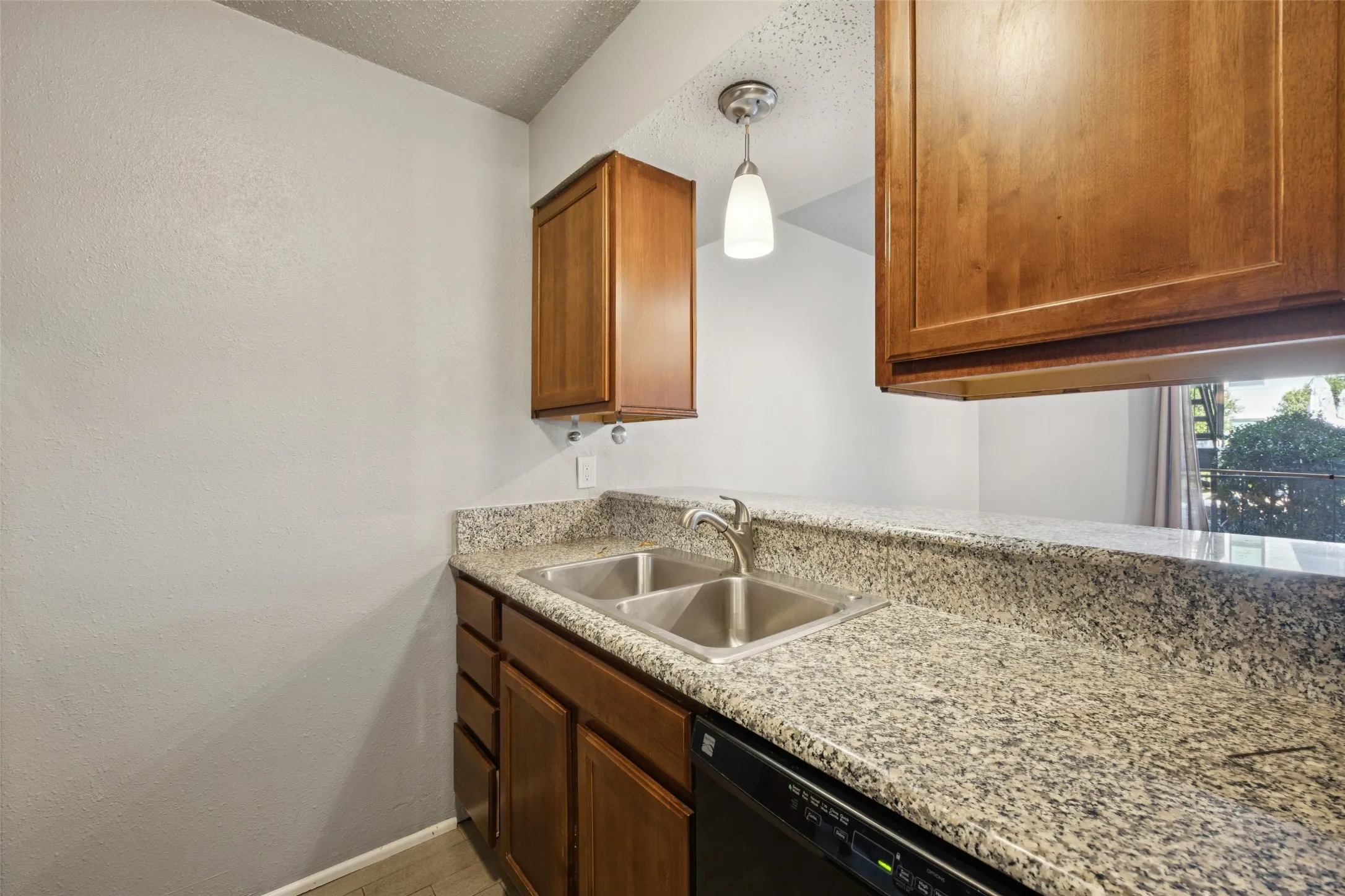 Condominium For Sale in Dallas County , 1503 N Garrett Avenue 111, Dallas, Texas 75206, 1 Bedroom, 1 Bathroom, Garage spaces, 586 Sqft, built in 1982, mls#21303032, Real Estate Agent in Dallas, Homes For Sale in Dallas county, Homes For Sale in Dallas, Realtor in Dallas Texas, Real Estate Brokerage Independent Realty Texas, Luminita Cordes Realtor