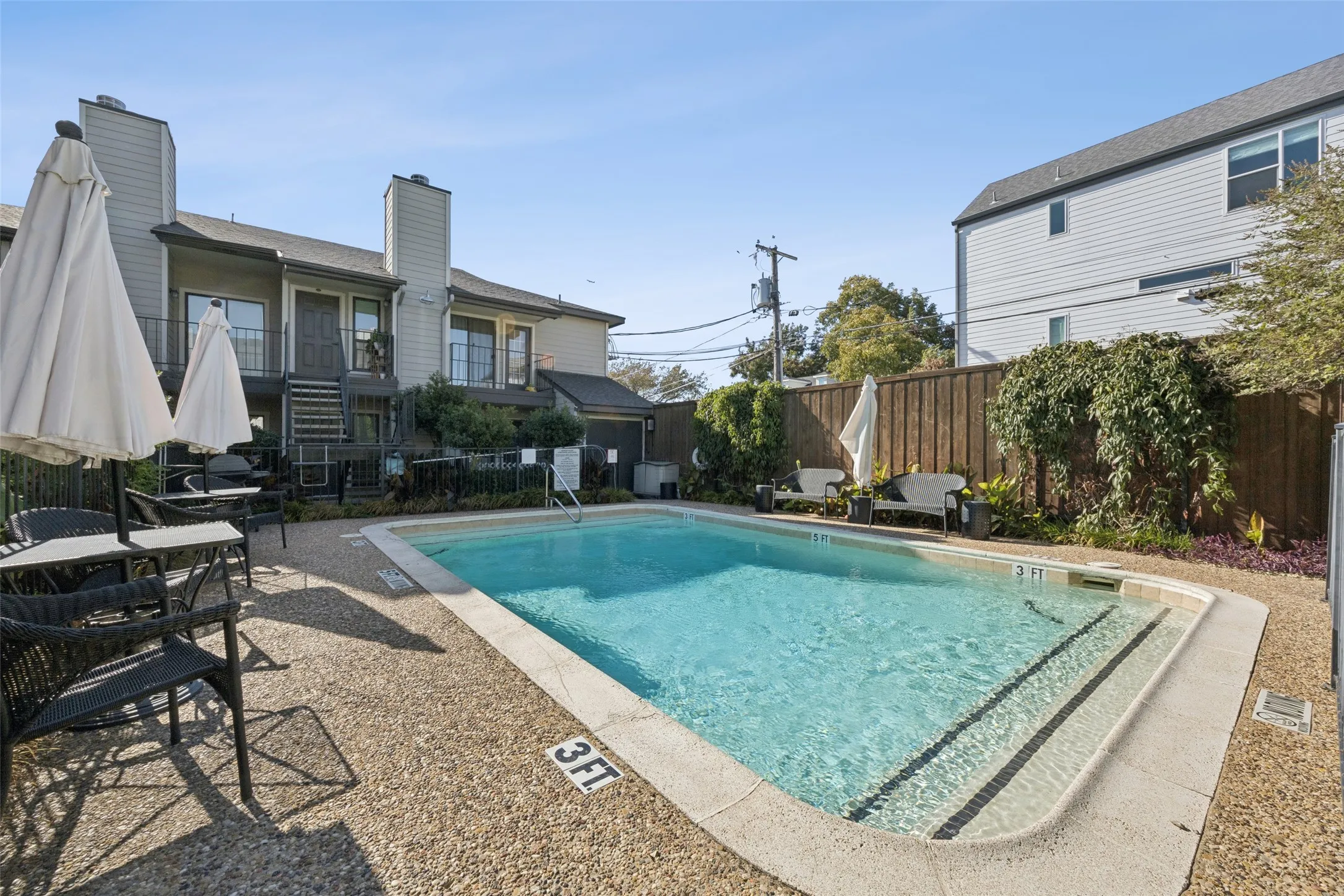 Condominium For Sale in Dallas County , 1503 N Garrett Avenue 111, Dallas, Texas 75206, 1 Bedroom, 1 Bathroom, Garage spaces, 586 Sqft, built in 1982, mls#21303032, Real Estate Agent in Dallas, Homes For Sale in Dallas county, Homes For Sale in Dallas, Realtor in Dallas Texas, Real Estate Brokerage Independent Realty Texas, Luminita Cordes Realtor