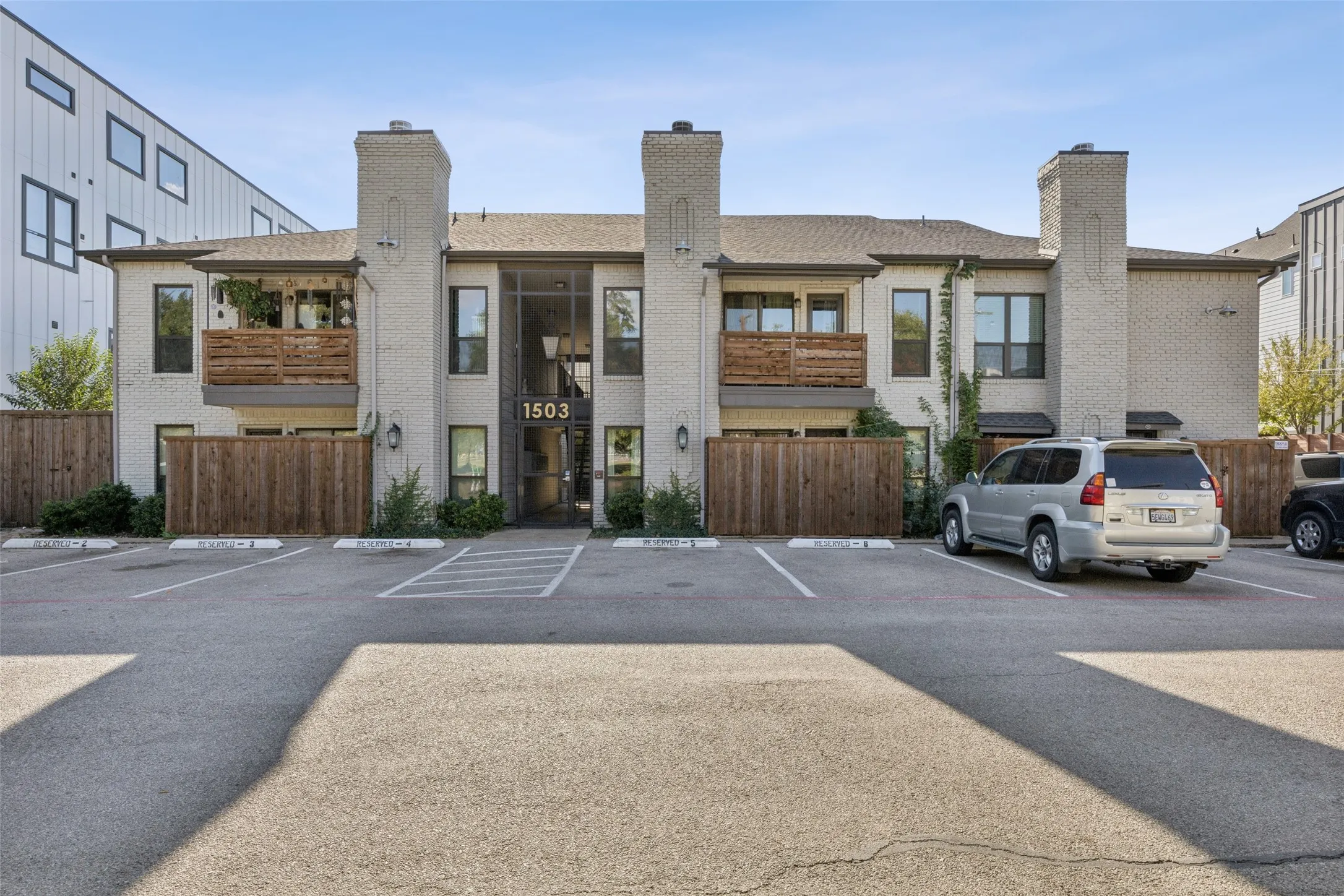 Condominium For Sale in Dallas County , 1503 N Garrett Avenue 111, Dallas, Texas 75206, 1 Bedroom, 1 Bathroom, Garage spaces, 586 Sqft, built in 1982, mls#21303032, Real Estate Agent in Dallas, Homes For Sale in Dallas county, Homes For Sale in Dallas, Realtor in Dallas Texas, Real Estate Brokerage Independent Realty Texas, Luminita Cordes Realtor