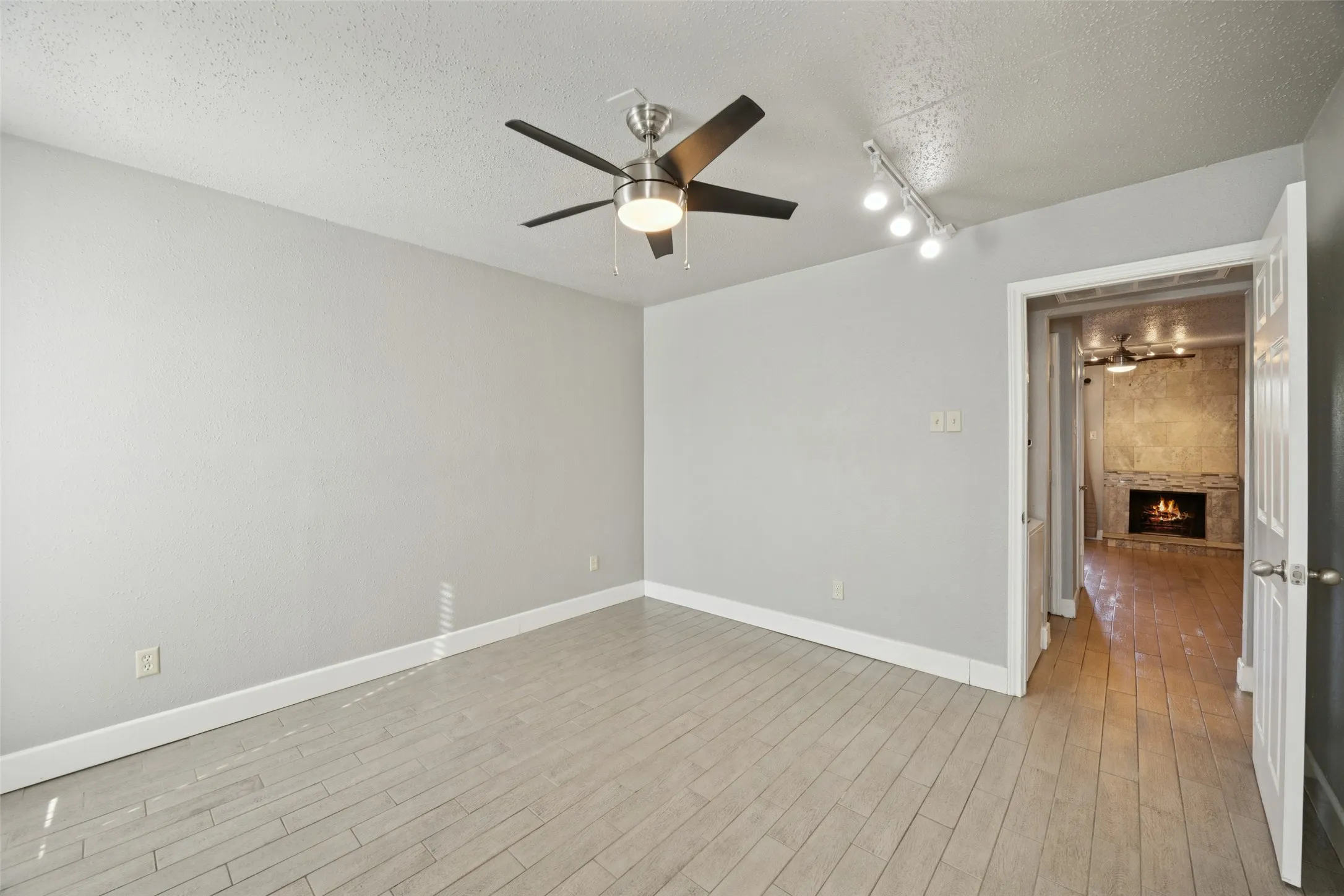 Condominium For Sale in Dallas County , 1503 N Garrett Avenue 111, Dallas, Texas 75206, 1 Bedroom, 1 Bathroom, Garage spaces, 586 Sqft, built in 1982, mls#21303032, Real Estate Agent in Dallas, Homes For Sale in Dallas county, Homes For Sale in Dallas, Realtor in Dallas Texas, Real Estate Brokerage Independent Realty Texas, Luminita Cordes Realtor