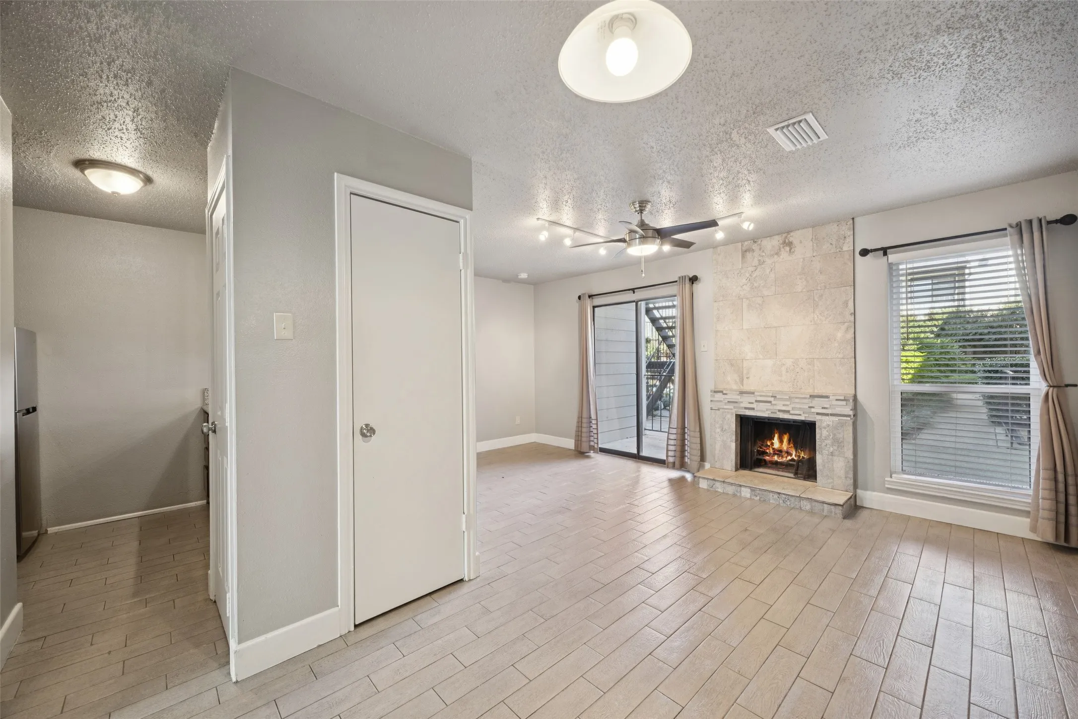 Condominium For Sale in Dallas County , 1503 N Garrett Avenue 111, Dallas, Texas 75206, 1 Bedroom, 1 Bathroom, Garage spaces, 586 Sqft, built in 1982, mls#21303032, Real Estate Agent in Dallas, Homes For Sale in Dallas county, Homes For Sale in Dallas, Realtor in Dallas Texas, Real Estate Brokerage Independent Realty Texas, Luminita Cordes Realtor