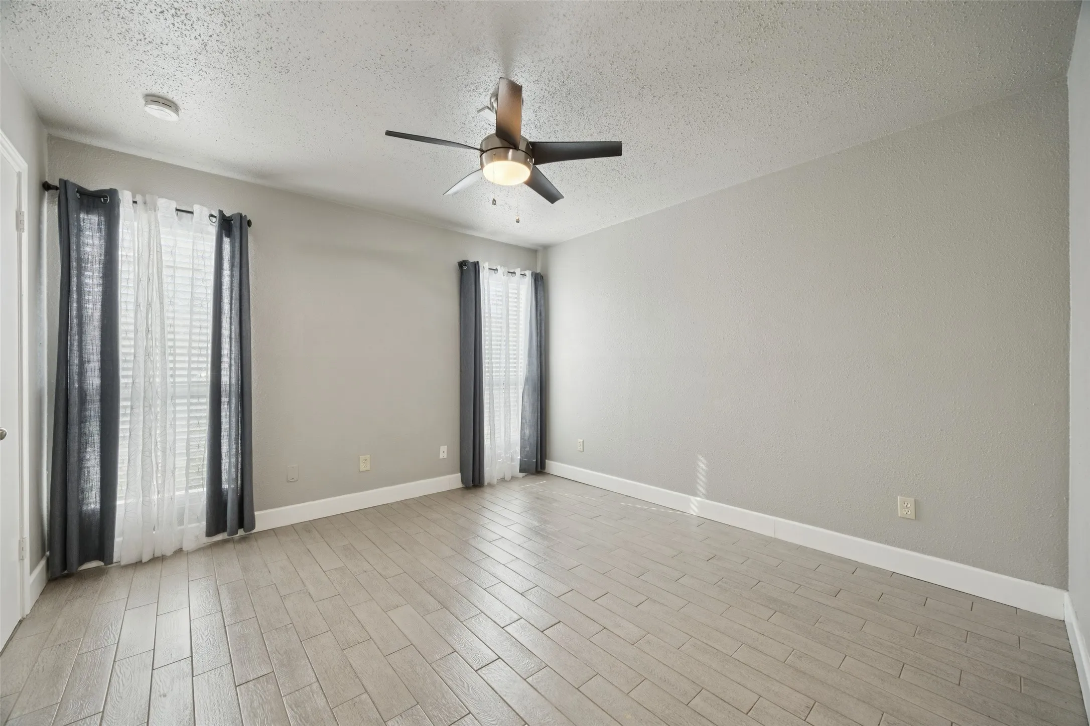 Condominium For Sale in Dallas County , 1503 N Garrett Avenue 111, Dallas, Texas 75206, 1 Bedroom, 1 Bathroom, Garage spaces, 586 Sqft, built in 1982, mls#21303032, Real Estate Agent in Dallas, Homes For Sale in Dallas county, Homes For Sale in Dallas, Realtor in Dallas Texas, Real Estate Brokerage Independent Realty Texas, Luminita Cordes Realtor
