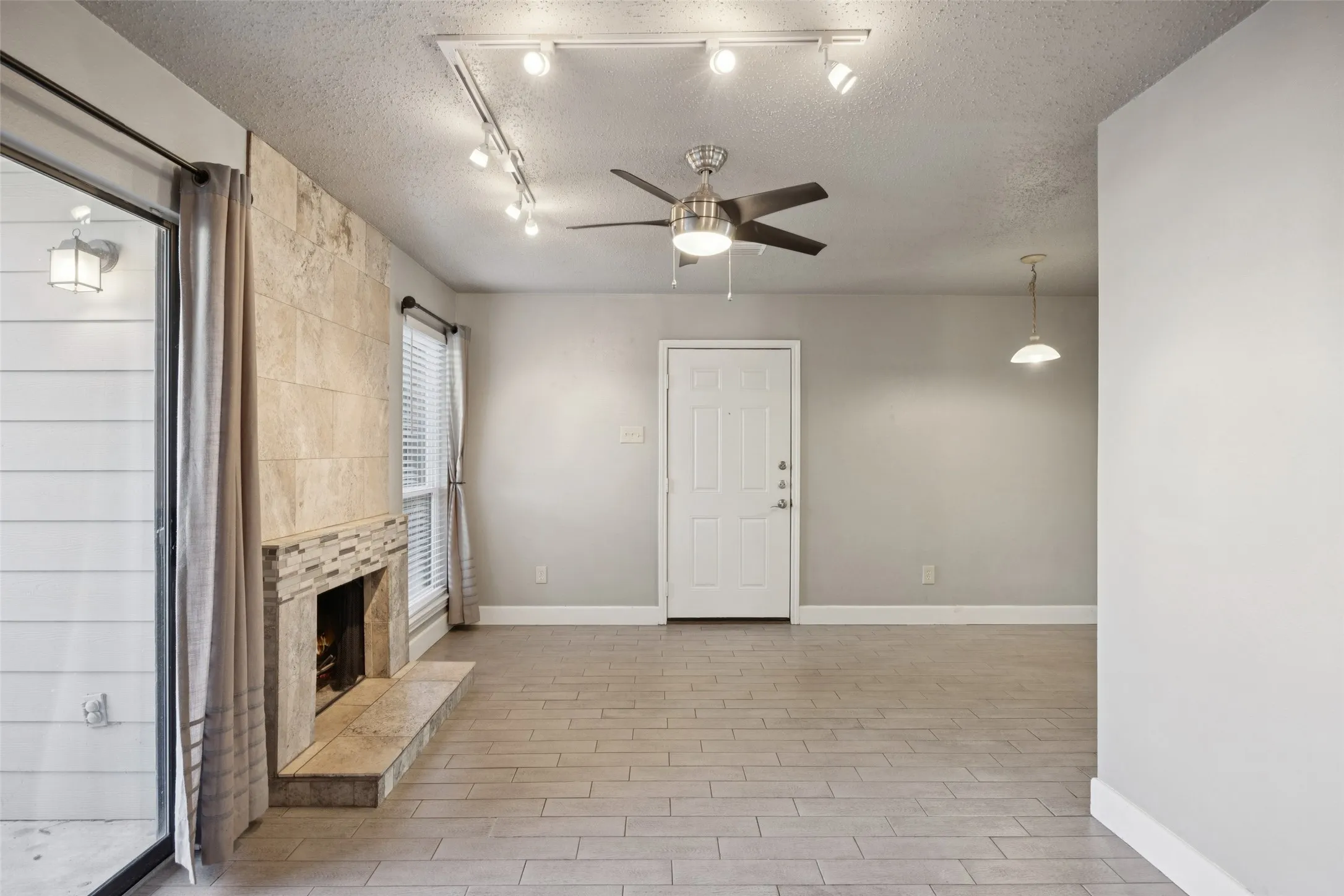 Condominium For Sale in Dallas County , 1503 N Garrett Avenue 111, Dallas, Texas 75206, 1 Bedroom, 1 Bathroom, Garage spaces, 586 Sqft, built in 1982, mls#21303032, Real Estate Agent in Dallas, Homes For Sale in Dallas county, Homes For Sale in Dallas, Realtor in Dallas Texas, Real Estate Brokerage Independent Realty Texas, Luminita Cordes Realtor