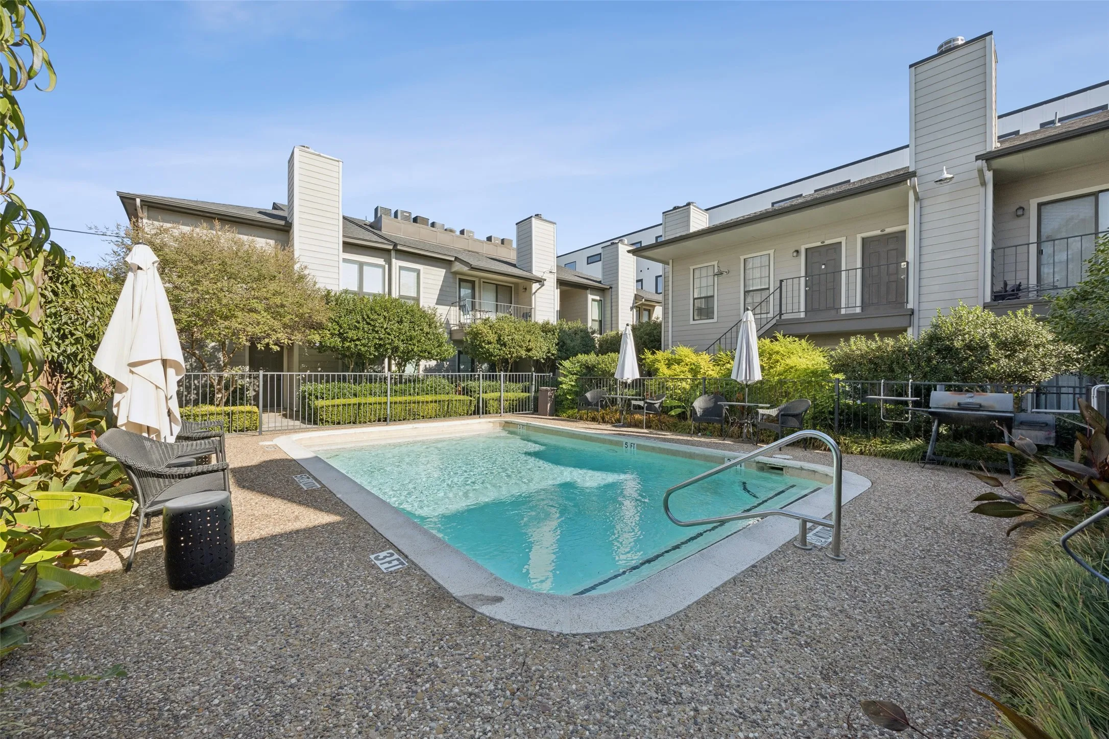 Condominium For Sale in Dallas County , 1503 N Garrett Avenue 111, Dallas, Texas 75206, 1 Bedroom, 1 Bathroom, Garage spaces, 586 Sqft, built in 1982, mls#21303032, Real Estate Agent in Dallas, Homes For Sale in Dallas county, Homes For Sale in Dallas, Realtor in Dallas Texas, Real Estate Brokerage Independent Realty Texas, Luminita Cordes Realtor