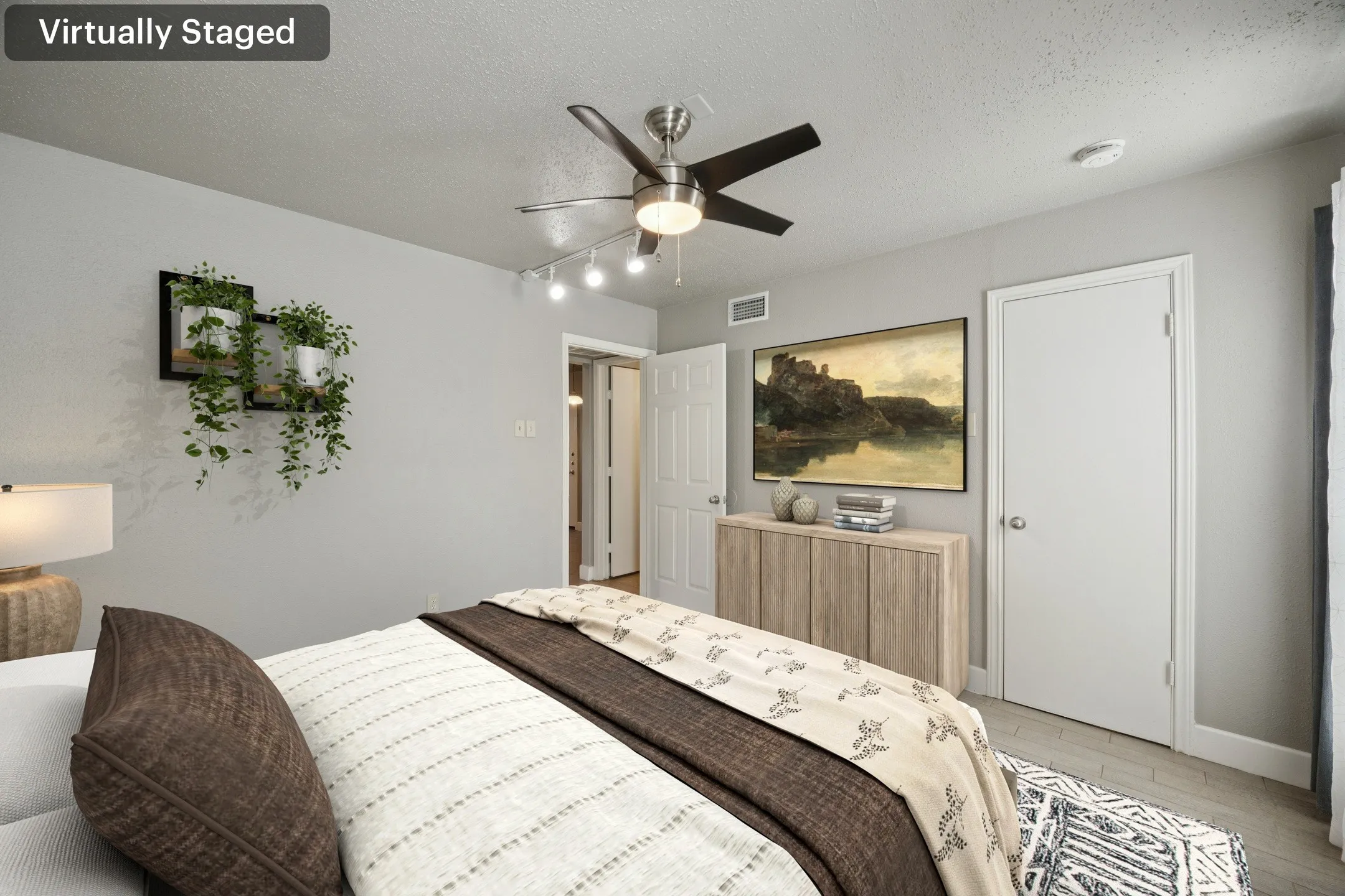 Condominium For Sale in Dallas County , 1503 N Garrett Avenue 111, Dallas, Texas 75206, 1 Bedroom, 1 Bathroom, Garage spaces, 586 Sqft, built in 1982, mls#21303032, Real Estate Agent in Dallas, Homes For Sale in Dallas county, Homes For Sale in Dallas, Realtor in Dallas Texas, Real Estate Brokerage Independent Realty Texas, Luminita Cordes Realtor