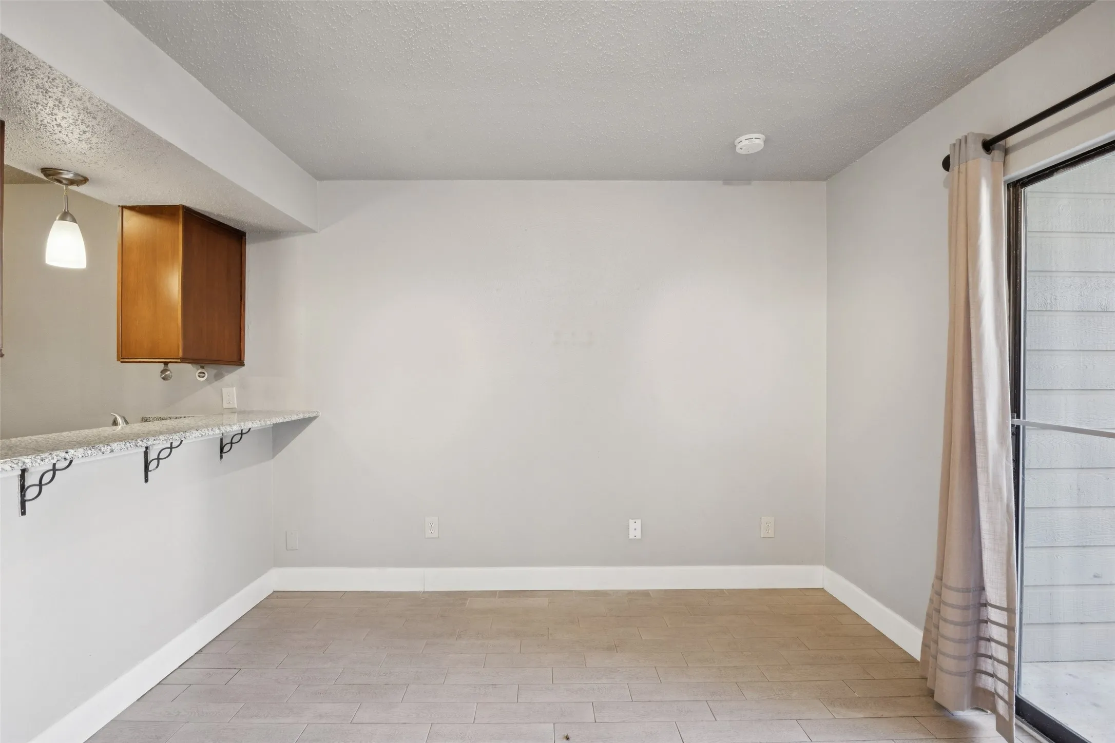 Condominium For Sale in Dallas County , 1503 N Garrett Avenue 111, Dallas, Texas 75206, 1 Bedroom, 1 Bathroom, Garage spaces, 586 Sqft, built in 1982, mls#21303032, Real Estate Agent in Dallas, Homes For Sale in Dallas county, Homes For Sale in Dallas, Realtor in Dallas Texas, Real Estate Brokerage Independent Realty Texas, Luminita Cordes Realtor