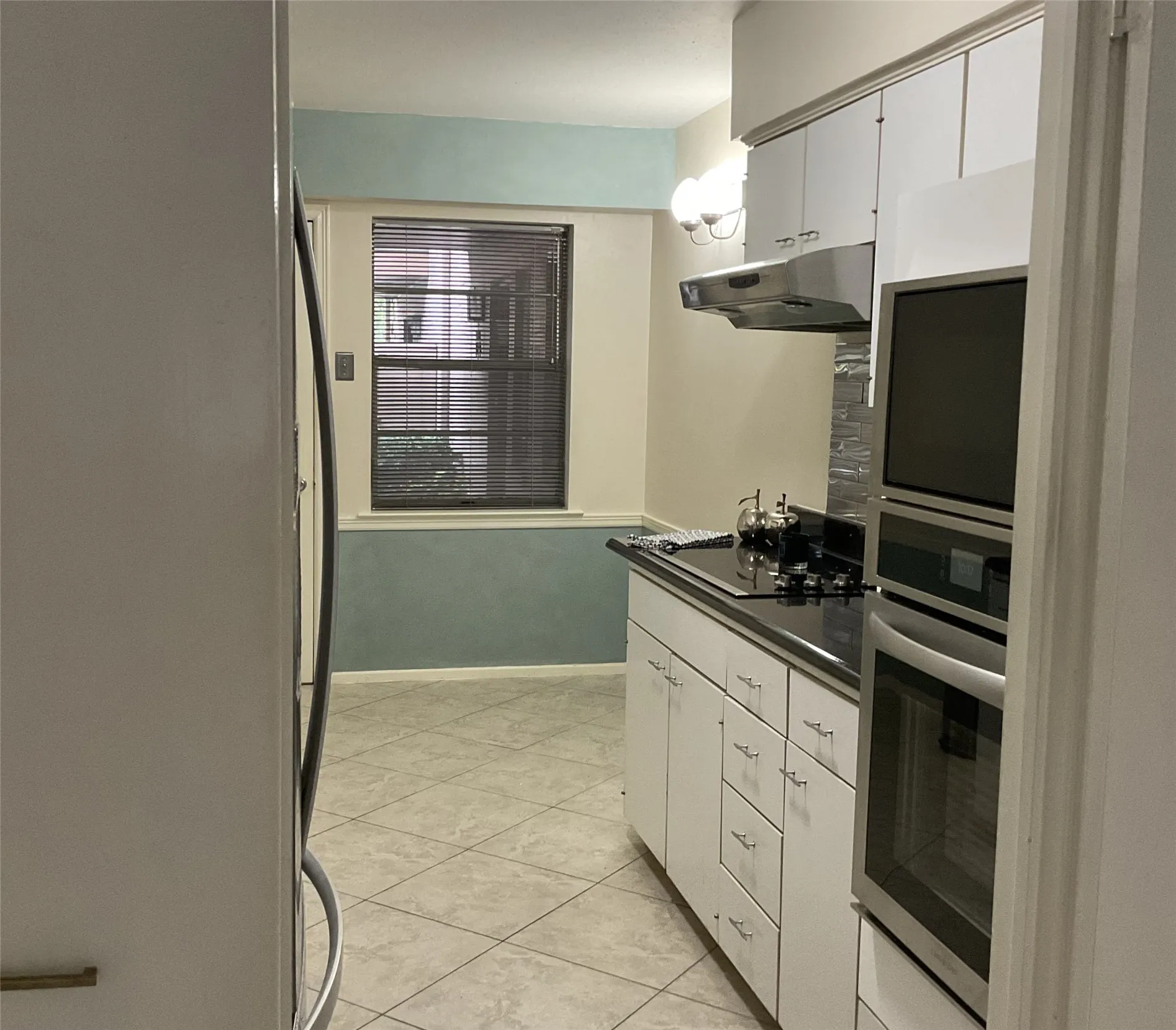 Eat in kitchen area