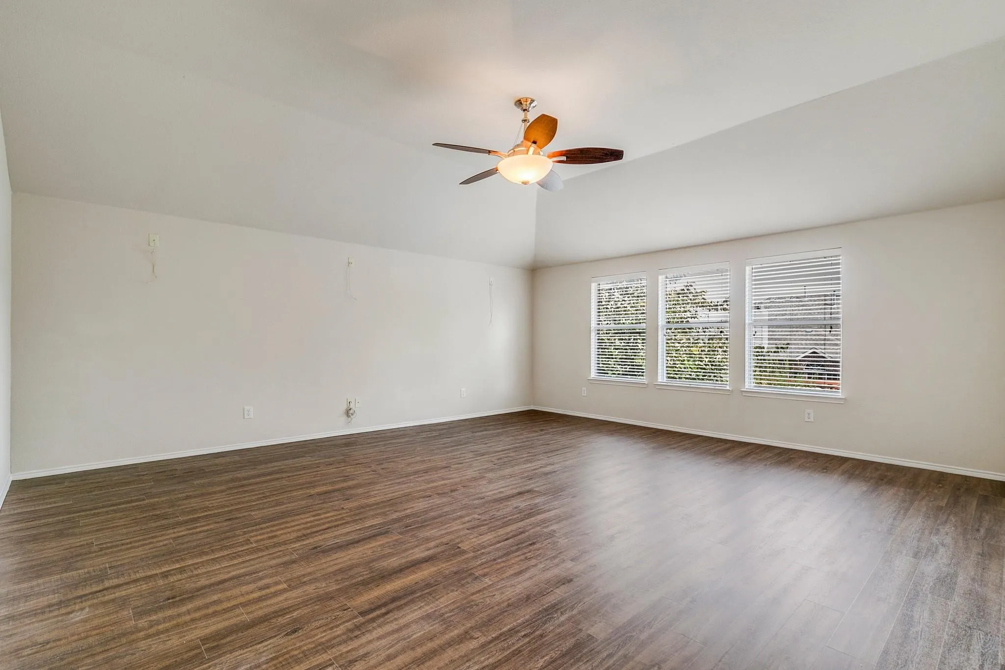 Single Family Residence For Rent in Collin County , 11570 Beeville Drive, Frisco, Texas 75035, 5 Bedroom, 4 Bathroom, 2 Garage spaces, 3,708 Sqft, built in 2006, mls#21304380, Real Estate Agent in Frisco, Homes For Rent in Collin county, Homes For Rent in Frisco, Realtor in Frisco Texas, Real Estate Brokerage Independent Realty Texas, Luminita Cordes Realtor