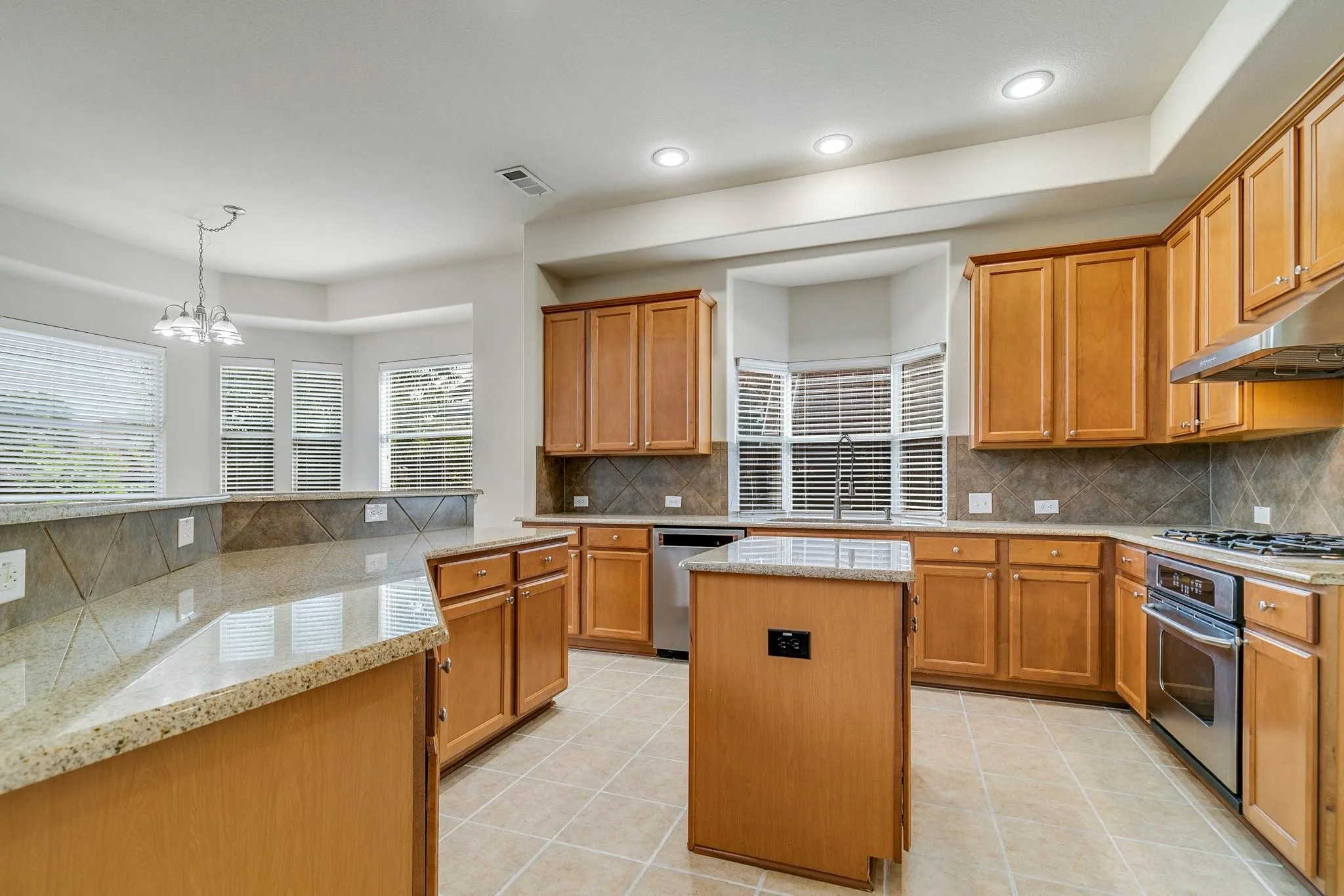 Single Family Residence For Rent in Collin County , 11570 Beeville Drive, Frisco, Texas 75035, 5 Bedroom, 4 Bathroom, 2 Garage spaces, 3,708 Sqft, built in 2006, mls#21304380, Real Estate Agent in Frisco, Homes For Rent in Collin county, Homes For Rent in Frisco, Realtor in Frisco Texas, Real Estate Brokerage Independent Realty Texas, Luminita Cordes Realtor