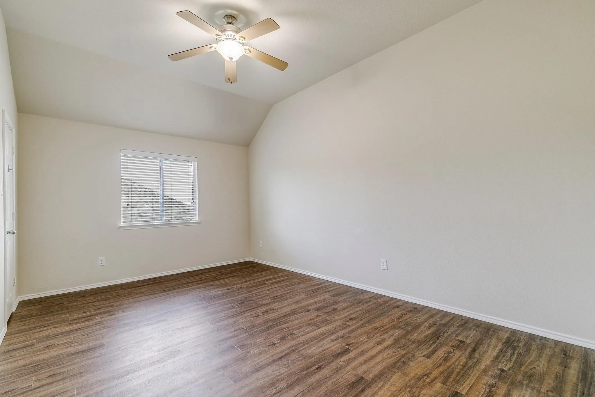 Single Family Residence For Rent in Collin County , 11570 Beeville Drive, Frisco, Texas 75035, 5 Bedroom, 4 Bathroom, 2 Garage spaces, 3,708 Sqft, built in 2006, mls#21304380, Real Estate Agent in Frisco, Homes For Rent in Collin county, Homes For Rent in Frisco, Realtor in Frisco Texas, Real Estate Brokerage Independent Realty Texas, Luminita Cordes Realtor