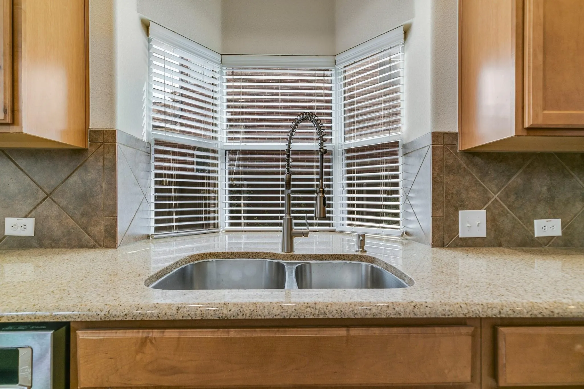 Single Family Residence For Rent in Collin County , 11570 Beeville Drive, Frisco, Texas 75035, 5 Bedroom, 4 Bathroom, 2 Garage spaces, 3,708 Sqft, built in 2006, mls#21304380, Real Estate Agent in Frisco, Homes For Rent in Collin county, Homes For Rent in Frisco, Realtor in Frisco Texas, Real Estate Brokerage Independent Realty Texas, Luminita Cordes Realtor