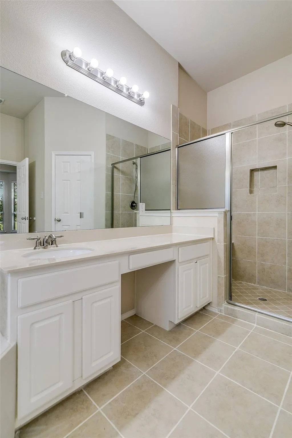 Single Family Residence For Rent in Collin County , 11570 Beeville Drive, Frisco, Texas 75035, 5 Bedroom, 4 Bathroom, 2 Garage spaces, 3,708 Sqft, built in 2006, mls#21304380, Real Estate Agent in Frisco, Homes For Rent in Collin county, Homes For Rent in Frisco, Realtor in Frisco Texas, Real Estate Brokerage Independent Realty Texas, Luminita Cordes Realtor