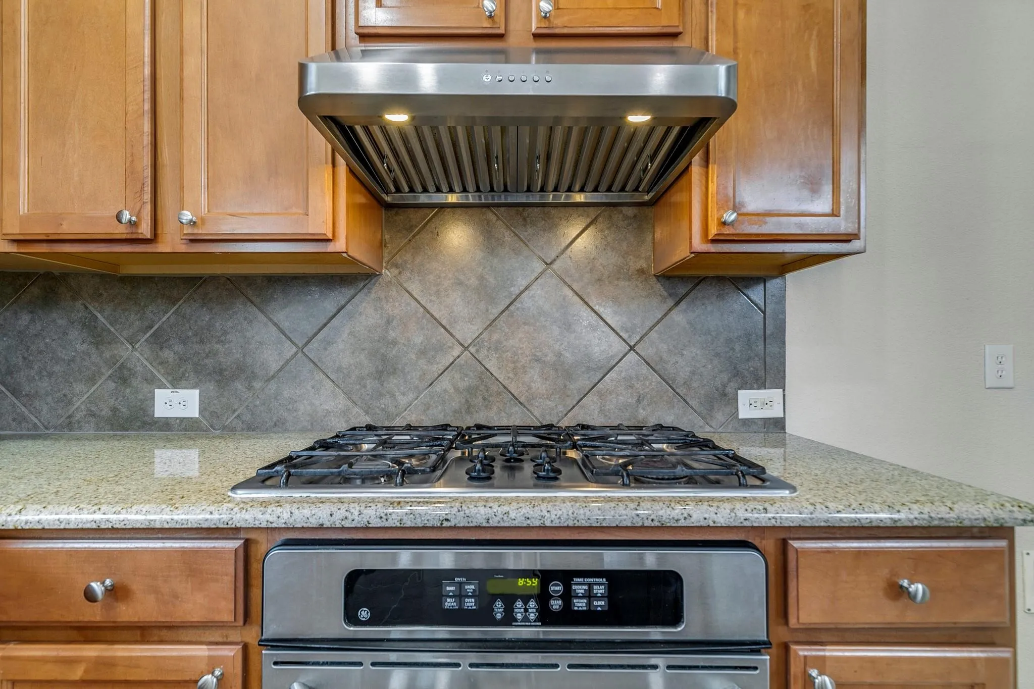 Single Family Residence For Rent in Collin County , 11570 Beeville Drive, Frisco, Texas 75035, 5 Bedroom, 4 Bathroom, 2 Garage spaces, 3,708 Sqft, built in 2006, mls#21304380, Real Estate Agent in Frisco, Homes For Rent in Collin county, Homes For Rent in Frisco, Realtor in Frisco Texas, Real Estate Brokerage Independent Realty Texas, Luminita Cordes Realtor