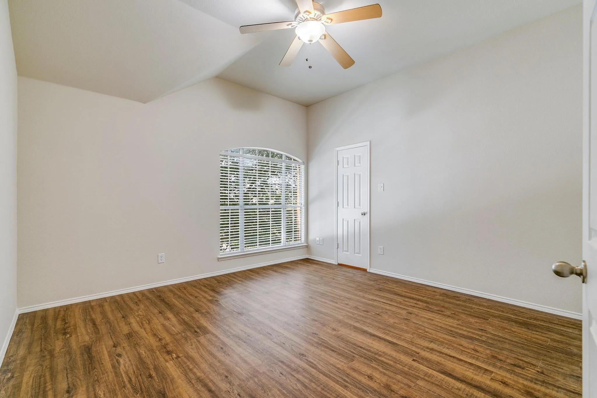 Single Family Residence For Rent in Collin County , 11570 Beeville Drive, Frisco, Texas 75035, 5 Bedroom, 4 Bathroom, 2 Garage spaces, 3,708 Sqft, built in 2006, mls#21304380, Real Estate Agent in Frisco, Homes For Rent in Collin county, Homes For Rent in Frisco, Realtor in Frisco Texas, Real Estate Brokerage Independent Realty Texas, Luminita Cordes Realtor