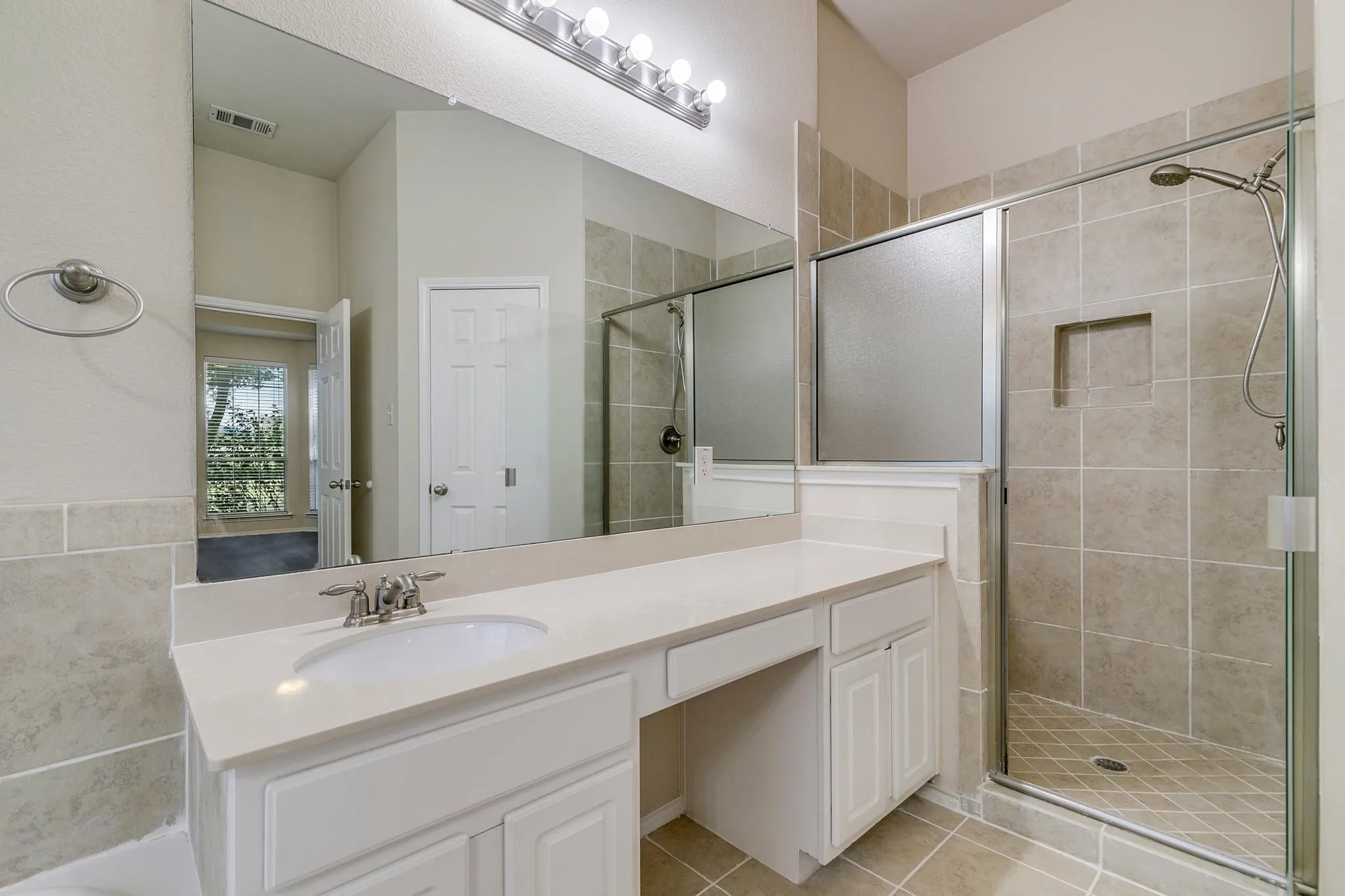 Single Family Residence For Rent in Collin County , 11570 Beeville Drive, Frisco, Texas 75035, 5 Bedroom, 4 Bathroom, 2 Garage spaces, 3,708 Sqft, built in 2006, mls#21304380, Real Estate Agent in Frisco, Homes For Rent in Collin county, Homes For Rent in Frisco, Realtor in Frisco Texas, Real Estate Brokerage Independent Realty Texas, Luminita Cordes Realtor