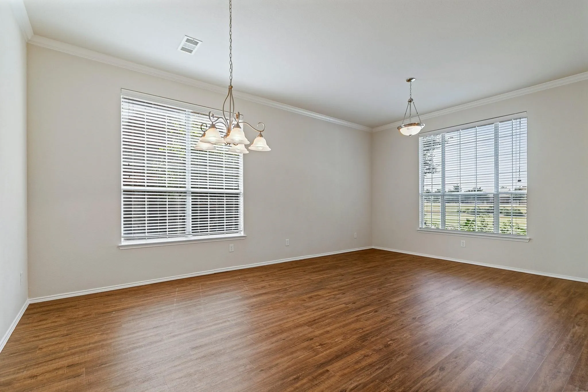 Single Family Residence For Rent in Collin County , 11570 Beeville Drive, Frisco, Texas 75035, 5 Bedroom, 4 Bathroom, 2 Garage spaces, 3,708 Sqft, built in 2006, mls#21304380, Real Estate Agent in Frisco, Homes For Rent in Collin county, Homes For Rent in Frisco, Realtor in Frisco Texas, Real Estate Brokerage Independent Realty Texas, Luminita Cordes Realtor