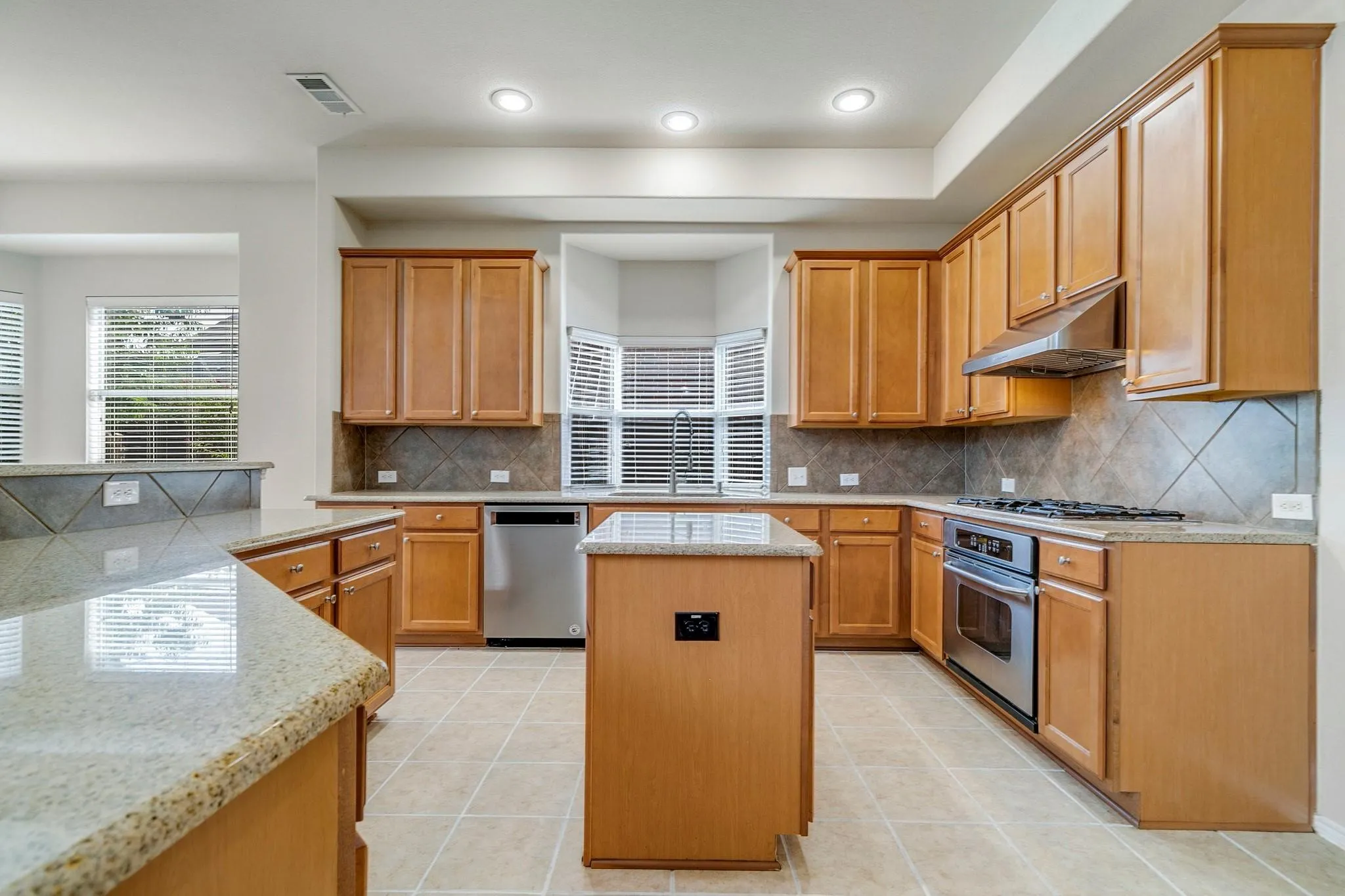 Single Family Residence For Rent in Collin County , 11570 Beeville Drive, Frisco, Texas 75035, 5 Bedroom, 4 Bathroom, 2 Garage spaces, 3,708 Sqft, built in 2006, mls#21304380, Real Estate Agent in Frisco, Homes For Rent in Collin county, Homes For Rent in Frisco, Realtor in Frisco Texas, Real Estate Brokerage Independent Realty Texas, Luminita Cordes Realtor