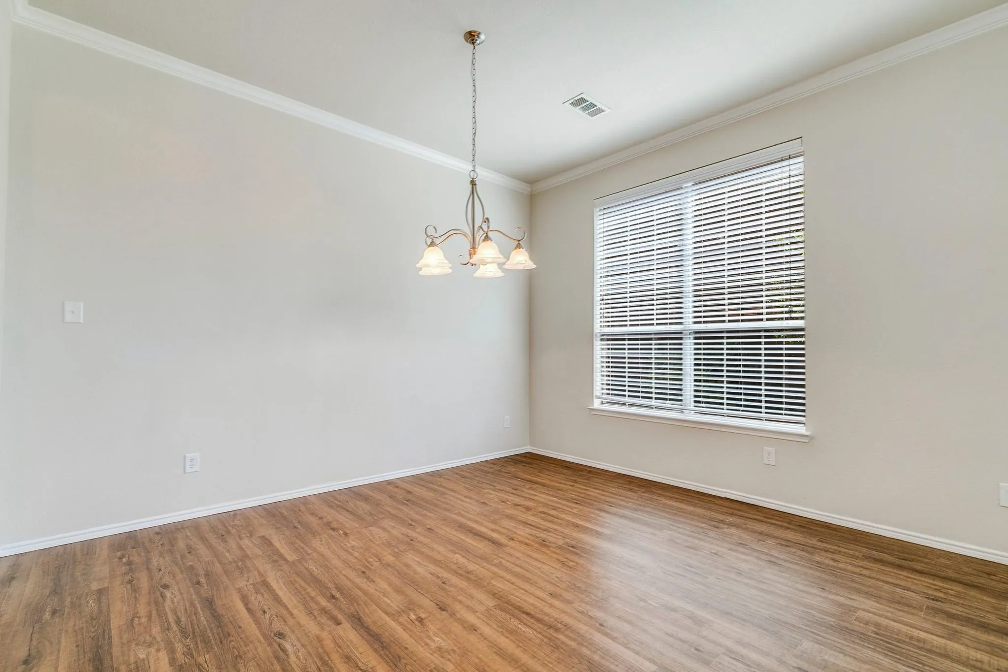 Single Family Residence For Rent in Collin County , 11570 Beeville Drive, Frisco, Texas 75035, 5 Bedroom, 4 Bathroom, 2 Garage spaces, 3,708 Sqft, built in 2006, mls#21304380, Real Estate Agent in Frisco, Homes For Rent in Collin county, Homes For Rent in Frisco, Realtor in Frisco Texas, Real Estate Brokerage Independent Realty Texas, Luminita Cordes Realtor