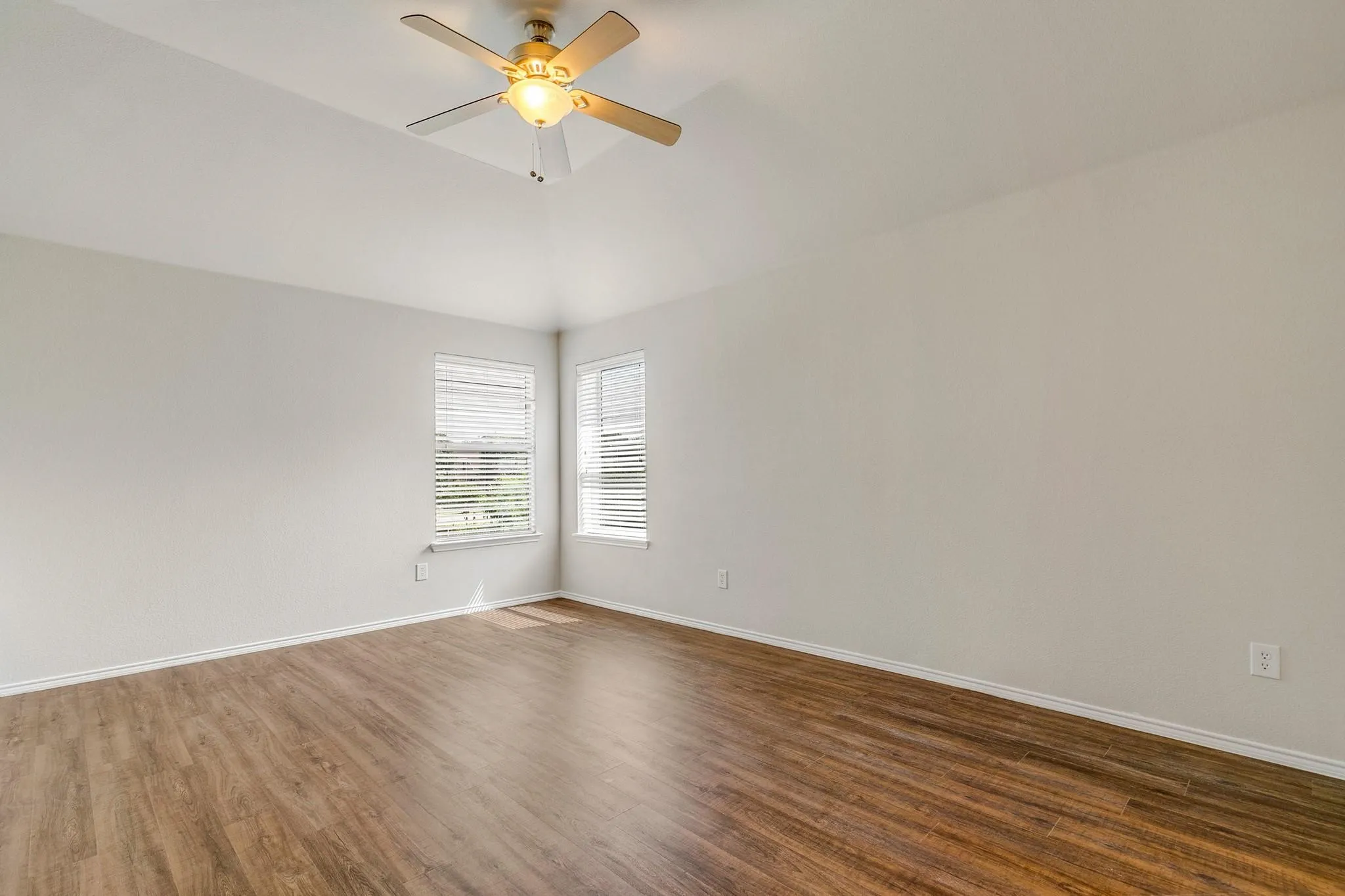 Single Family Residence For Rent in Collin County , 11570 Beeville Drive, Frisco, Texas 75035, 5 Bedroom, 4 Bathroom, 2 Garage spaces, 3,708 Sqft, built in 2006, mls#21304380, Real Estate Agent in Frisco, Homes For Rent in Collin county, Homes For Rent in Frisco, Realtor in Frisco Texas, Real Estate Brokerage Independent Realty Texas, Luminita Cordes Realtor