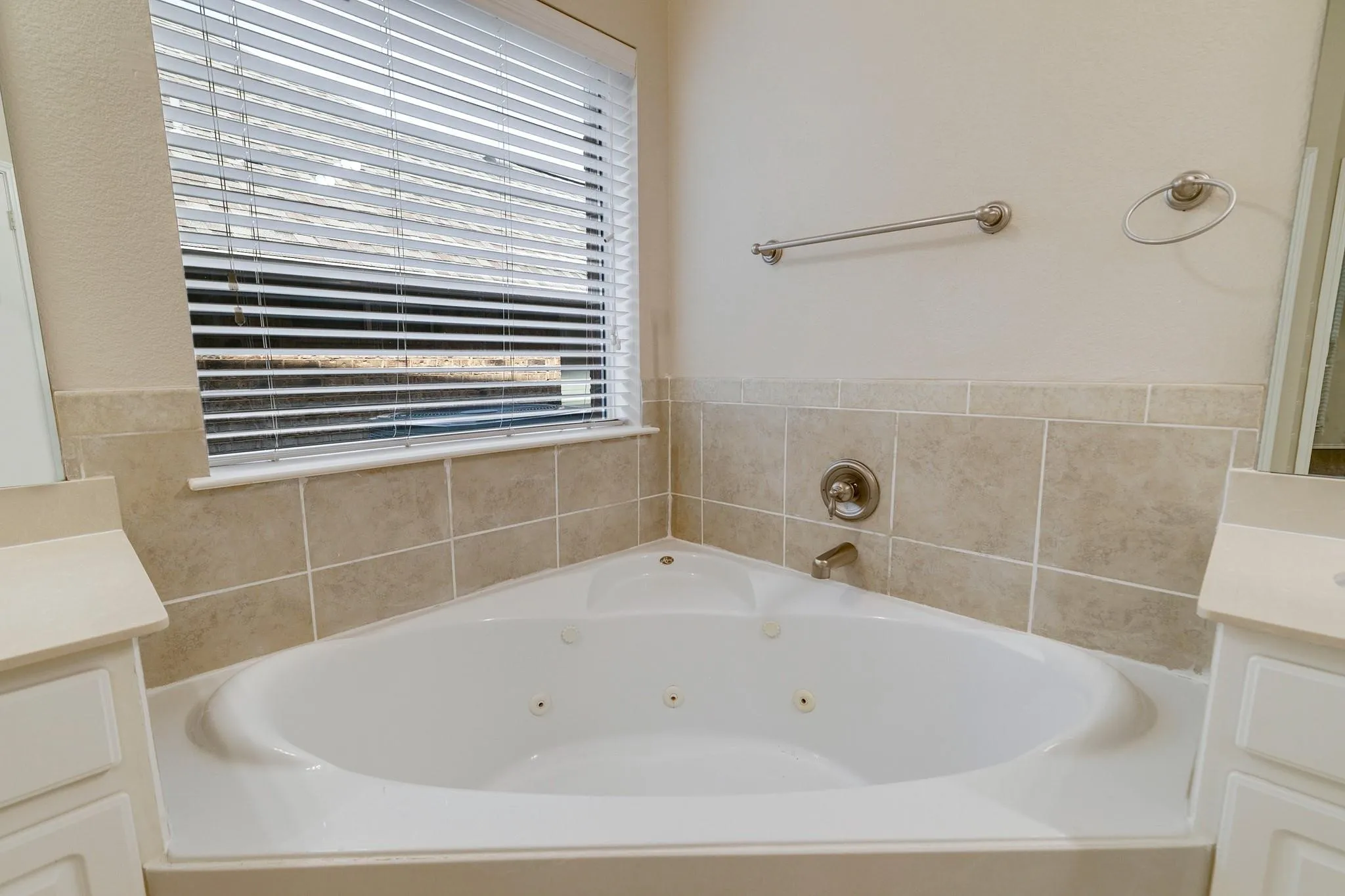 Single Family Residence For Rent in Collin County , 11570 Beeville Drive, Frisco, Texas 75035, 5 Bedroom, 4 Bathroom, 2 Garage spaces, 3,708 Sqft, built in 2006, mls#21304380, Real Estate Agent in Frisco, Homes For Rent in Collin county, Homes For Rent in Frisco, Realtor in Frisco Texas, Real Estate Brokerage Independent Realty Texas, Luminita Cordes Realtor