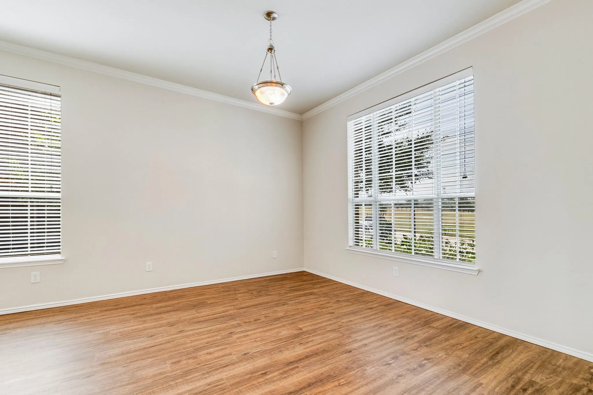 Single Family Residence For Rent in Collin County , 11570 Beeville Drive, Frisco, Texas 75035, 5 Bedroom, 4 Bathroom, 2 Garage spaces, 3,708 Sqft, built in 2006, mls#21304380, Real Estate Agent in Frisco, Homes For Rent in Collin county, Homes For Rent in Frisco, Realtor in Frisco Texas, Real Estate Brokerage Independent Realty Texas, Luminita Cordes Realtor