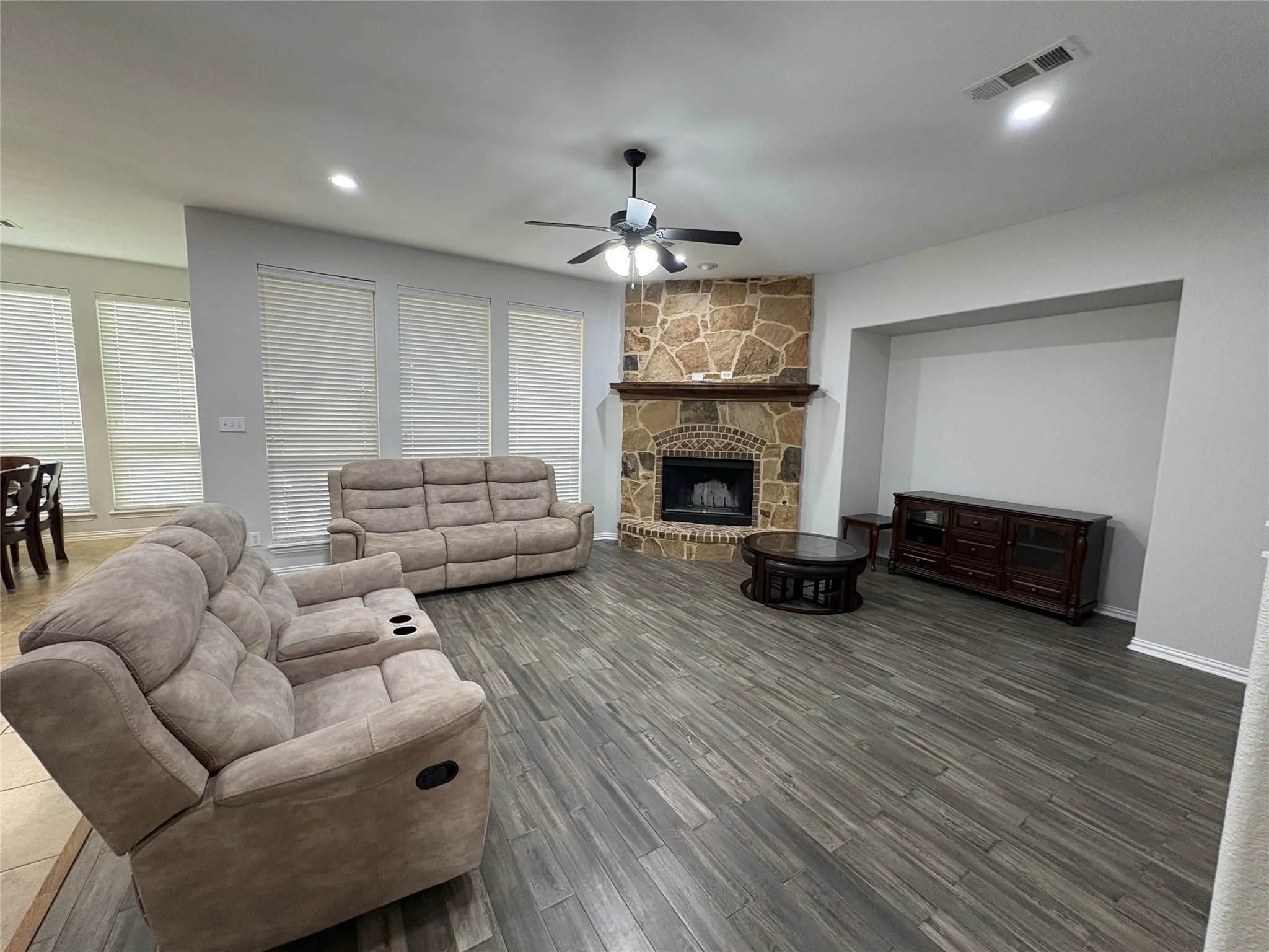 Single Family Residence For Rent in Kaufman County , 1006 Knoxbridge Road, Forney, Texas 75126, 5 Bedroom, 4 Bathroom, 2 Garage spaces, 3,842 Sqft, built in 2009, mls#21281852, Real Estate Agent in Forney, Homes For Rent in Kaufman county, Homes For Rent in Forney, Realtor in Forney Texas, Real Estate Brokerage Independent Realty Texas, Luminita Cordes Realtor