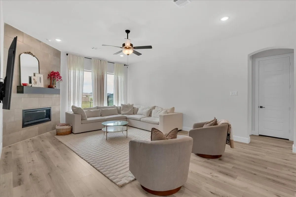 Single Family Residence For Sale in Johnson County , 1808 Cedar Bluff Parkway, Mansfield, Texas 76063, 4 Bedroom, 3 Bathroom, 3 Garage spaces, 3,444 Sqft, built in 2021, mls#21299332, Real Estate Agent in Mansfield, Homes For Sale in Johnson county, Homes For Sale in Mansfield, Realtor in Mansfield Texas, Real Estate Brokerage Independent Realty Texas, Luminita Cordes Realtor