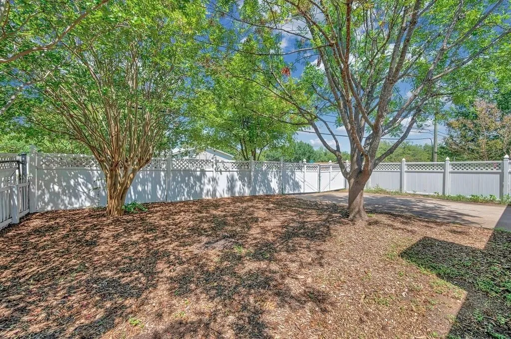 Single Family Residence For Sale in Mc Lennan County , 1732 Hilltop Drive, Waco, Texas 76710, 4 Bedroom, 3 Bathroom, 2 Garage spaces, 2,186 Sqft, built in 1963, mls#21300660, Real Estate Agent in Waco, Homes For Sale in Mc Lennan county, Homes For Sale in Waco, Realtor in Waco Texas, Real Estate Brokerage Independent Realty Texas, Luminita Cordes Realtor