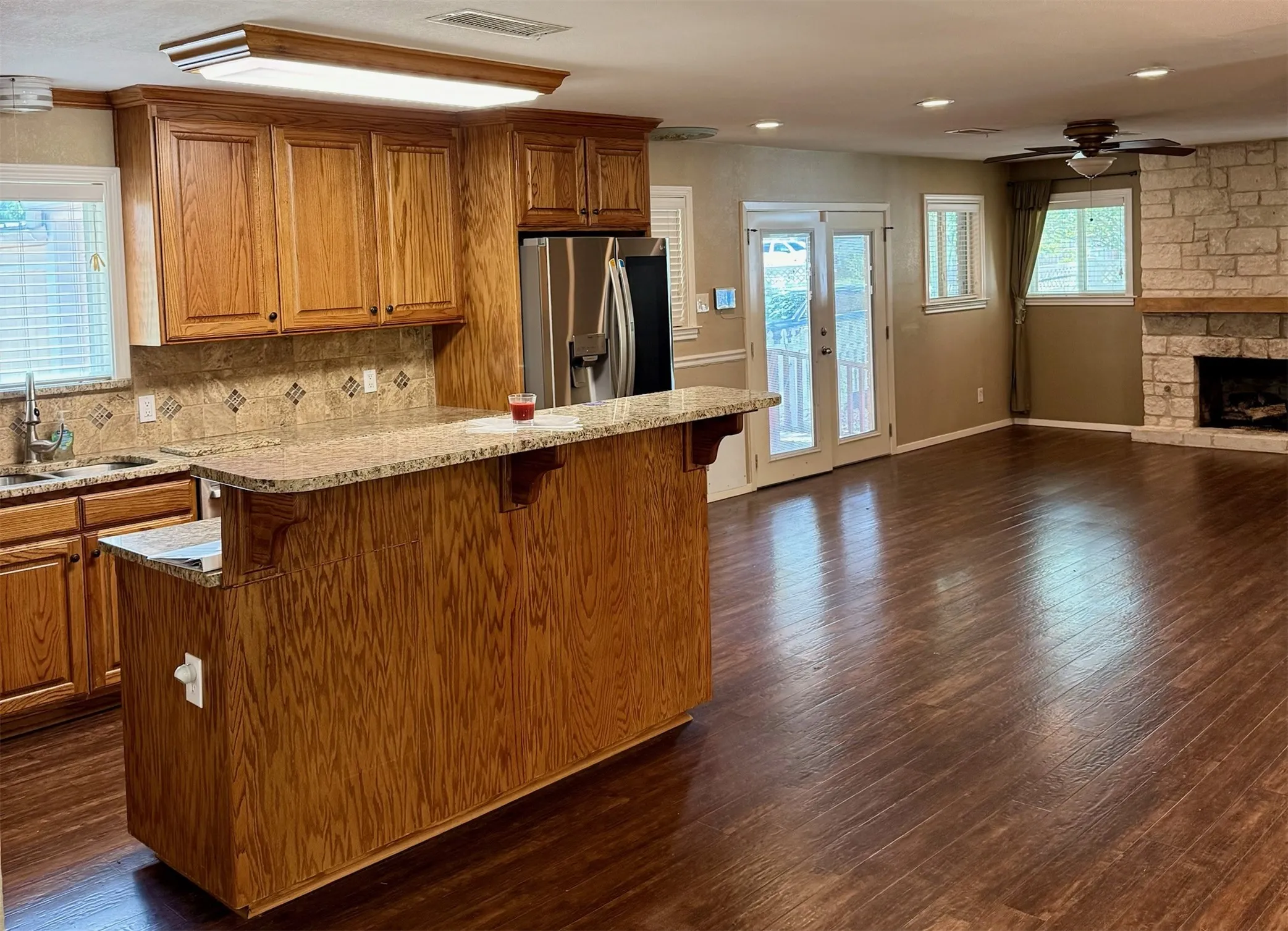 Single Family Residence For Sale in Mc Lennan County , 1732 Hilltop Drive, Waco, Texas 76710, 4 Bedroom, 3 Bathroom, 2 Garage spaces, 2,186 Sqft, built in 1963, mls#21300660, Real Estate Agent in Waco, Homes For Sale in Mc Lennan county, Homes For Sale in Waco, Realtor in Waco Texas, Real Estate Brokerage Independent Realty Texas, Luminita Cordes Realtor