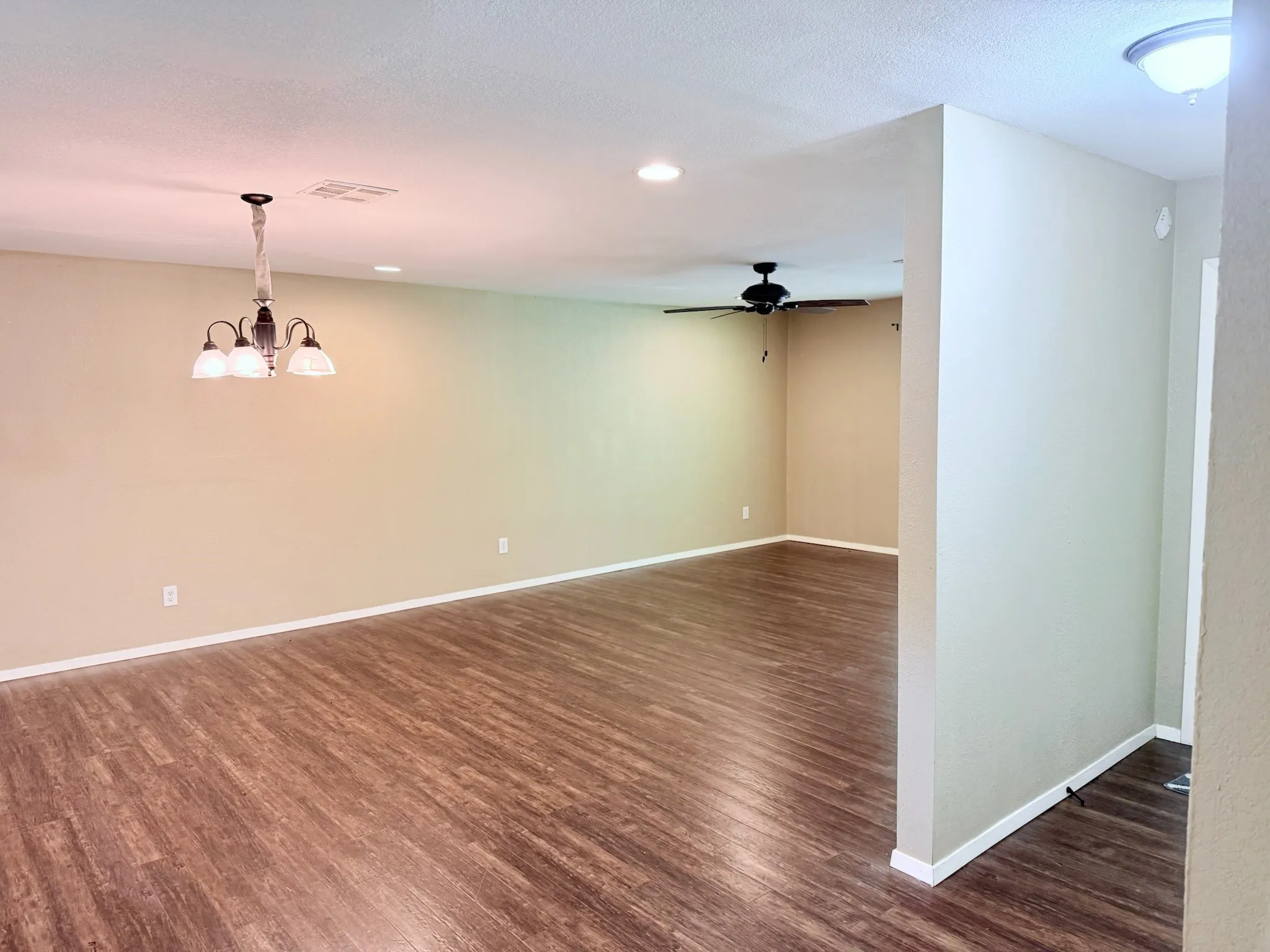Single Family Residence For Sale in Mc Lennan County , 1732 Hilltop Drive, Waco, Texas 76710, 4 Bedroom, 3 Bathroom, 2 Garage spaces, 2,186 Sqft, built in 1963, mls#21300660, Real Estate Agent in Waco, Homes For Sale in Mc Lennan county, Homes For Sale in Waco, Realtor in Waco Texas, Real Estate Brokerage Independent Realty Texas, Luminita Cordes Realtor