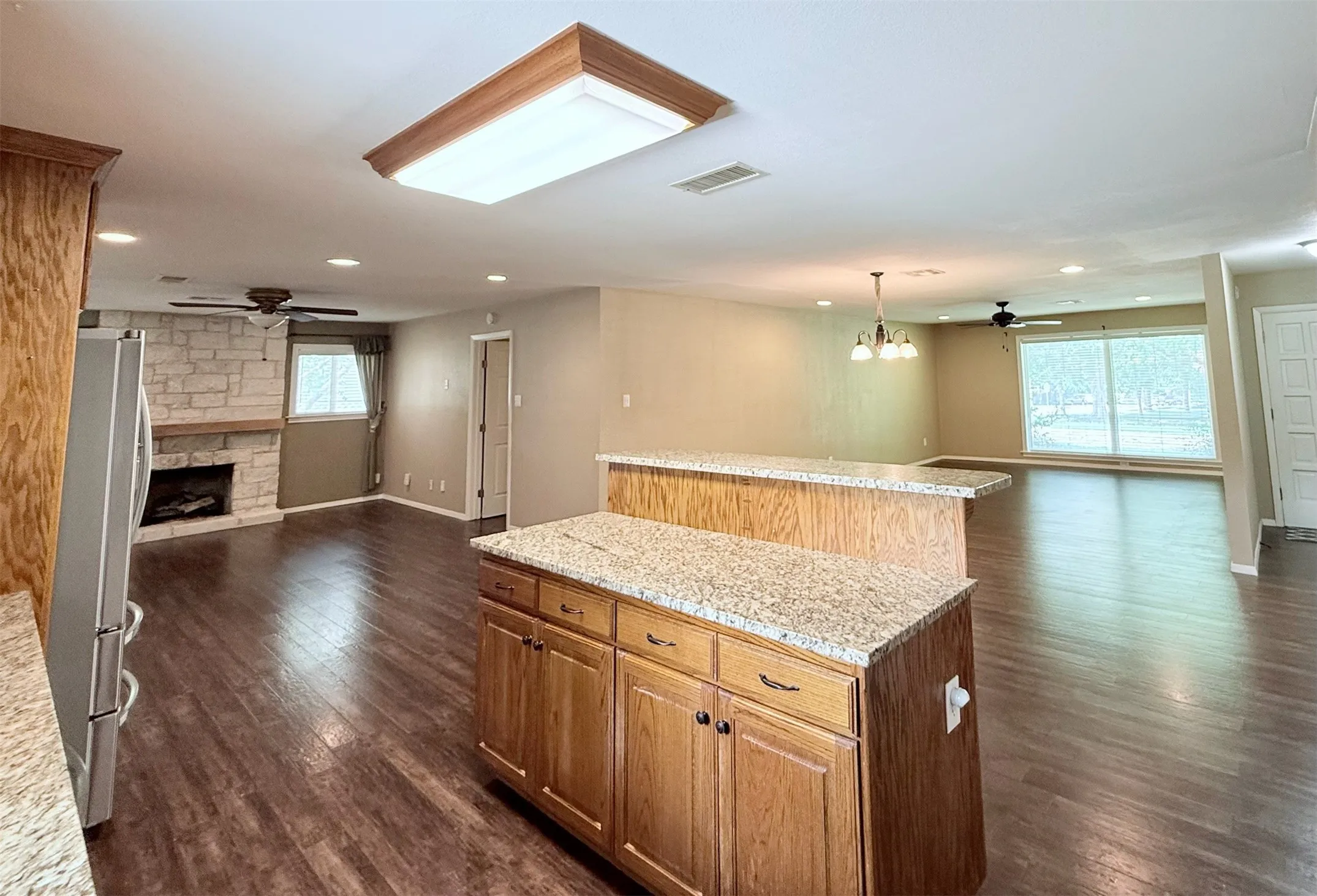 Single Family Residence For Sale in Mc Lennan County , 1732 Hilltop Drive, Waco, Texas 76710, 4 Bedroom, 3 Bathroom, 2 Garage spaces, 2,186 Sqft, built in 1963, mls#21300660, Real Estate Agent in Waco, Homes For Sale in Mc Lennan county, Homes For Sale in Waco, Realtor in Waco Texas, Real Estate Brokerage Independent Realty Texas, Luminita Cordes Realtor