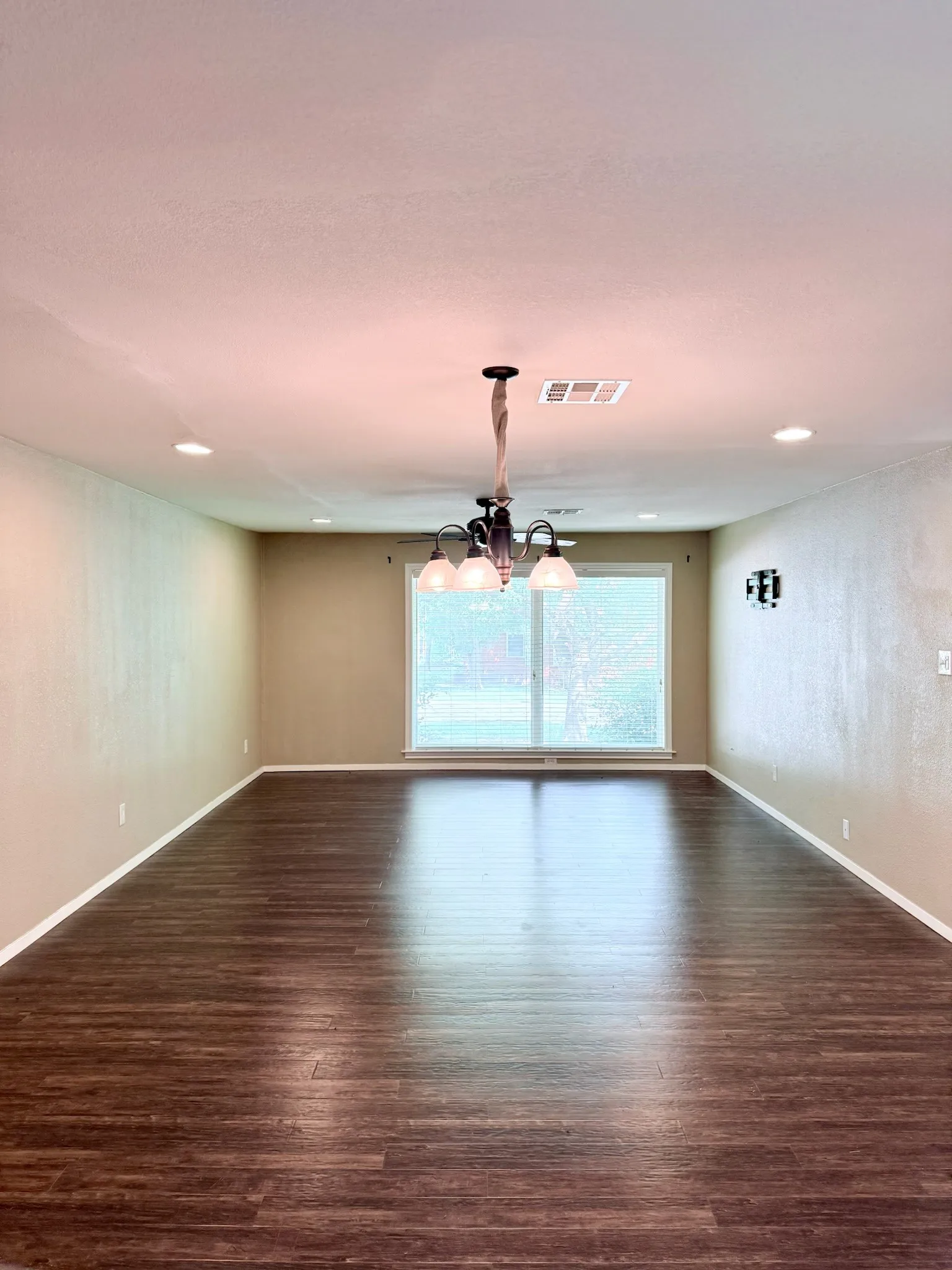Single Family Residence For Sale in Mc Lennan County , 1732 Hilltop Drive, Waco, Texas 76710, 4 Bedroom, 3 Bathroom, 2 Garage spaces, 2,186 Sqft, built in 1963, mls#21300660, Real Estate Agent in Waco, Homes For Sale in Mc Lennan county, Homes For Sale in Waco, Realtor in Waco Texas, Real Estate Brokerage Independent Realty Texas, Luminita Cordes Realtor