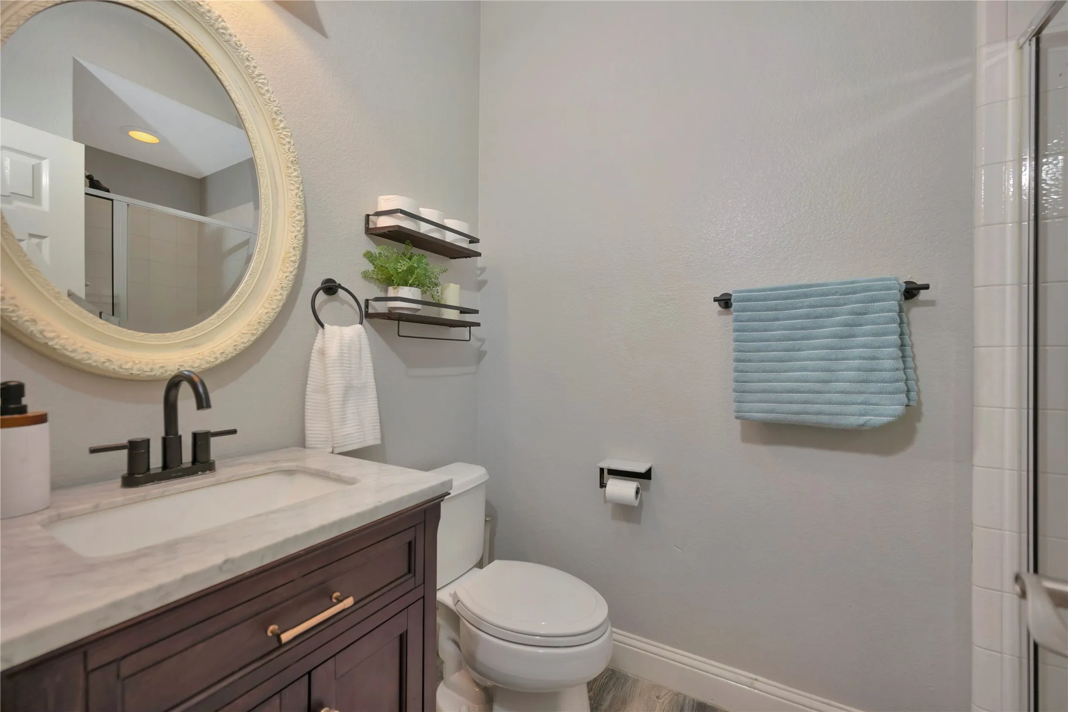 Downstairs Full Bath
