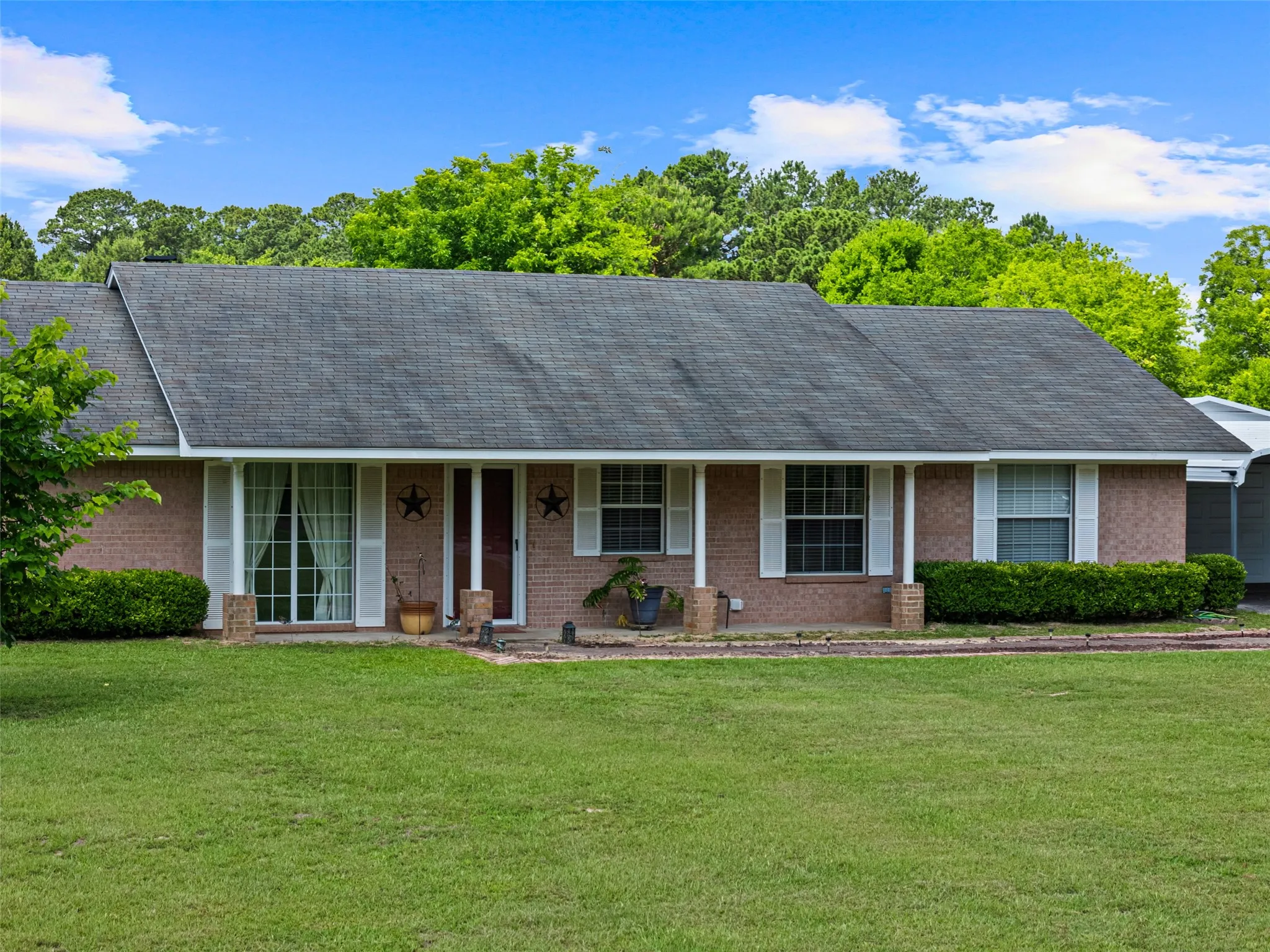 Single Family Residence For Sale in Upshur County , 7422 Pacal, Gilmer, Texas 75645, 3 Bedroom, 2 Bathroom, 2 Garage spaces, 2,060 Sqft, built in 2000, mls#21300898, Real Estate Agent in Gilmer, Homes For Sale in Upshur county, Homes For Sale in Gilmer, Realtor in Gilmer Texas, Real Estate Brokerage Independent Realty Texas, Luminita Cordes Realtor
