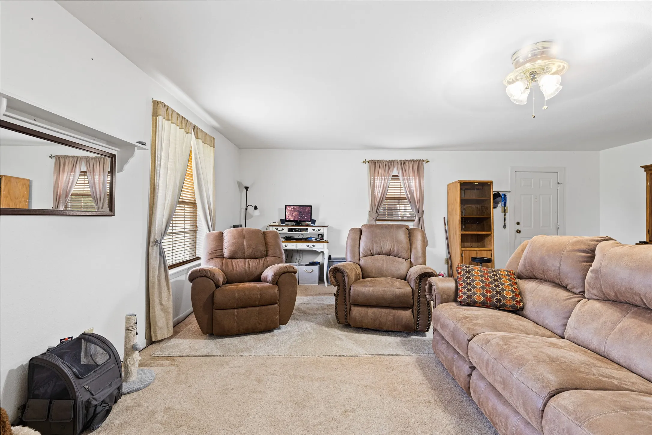 Single Family Residence For Sale in Upshur County , 7422 Pacal, Gilmer, Texas 75645, 3 Bedroom, 2 Bathroom, 2 Garage spaces, 2,060 Sqft, built in 2000, mls#21300898, Real Estate Agent in Gilmer, Homes For Sale in Upshur county, Homes For Sale in Gilmer, Realtor in Gilmer Texas, Real Estate Brokerage Independent Realty Texas, Luminita Cordes Realtor