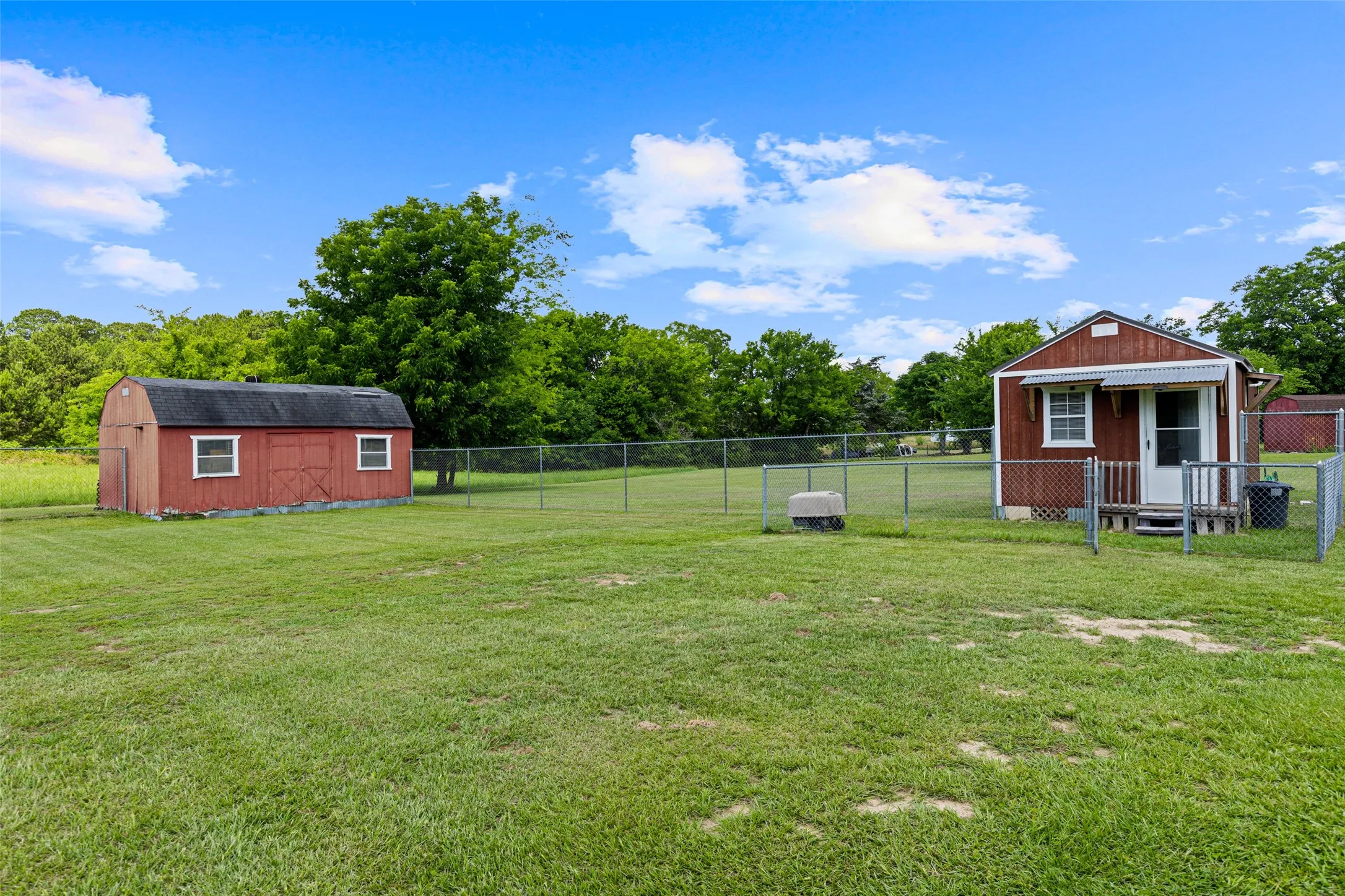 Single Family Residence For Sale in Upshur County , 7422 Pacal, Gilmer, Texas 75645, 3 Bedroom, 2 Bathroom, 2 Garage spaces, 2,060 Sqft, built in 2000, mls#21300898, Real Estate Agent in Gilmer, Homes For Sale in Upshur county, Homes For Sale in Gilmer, Realtor in Gilmer Texas, Real Estate Brokerage Independent Realty Texas, Luminita Cordes Realtor