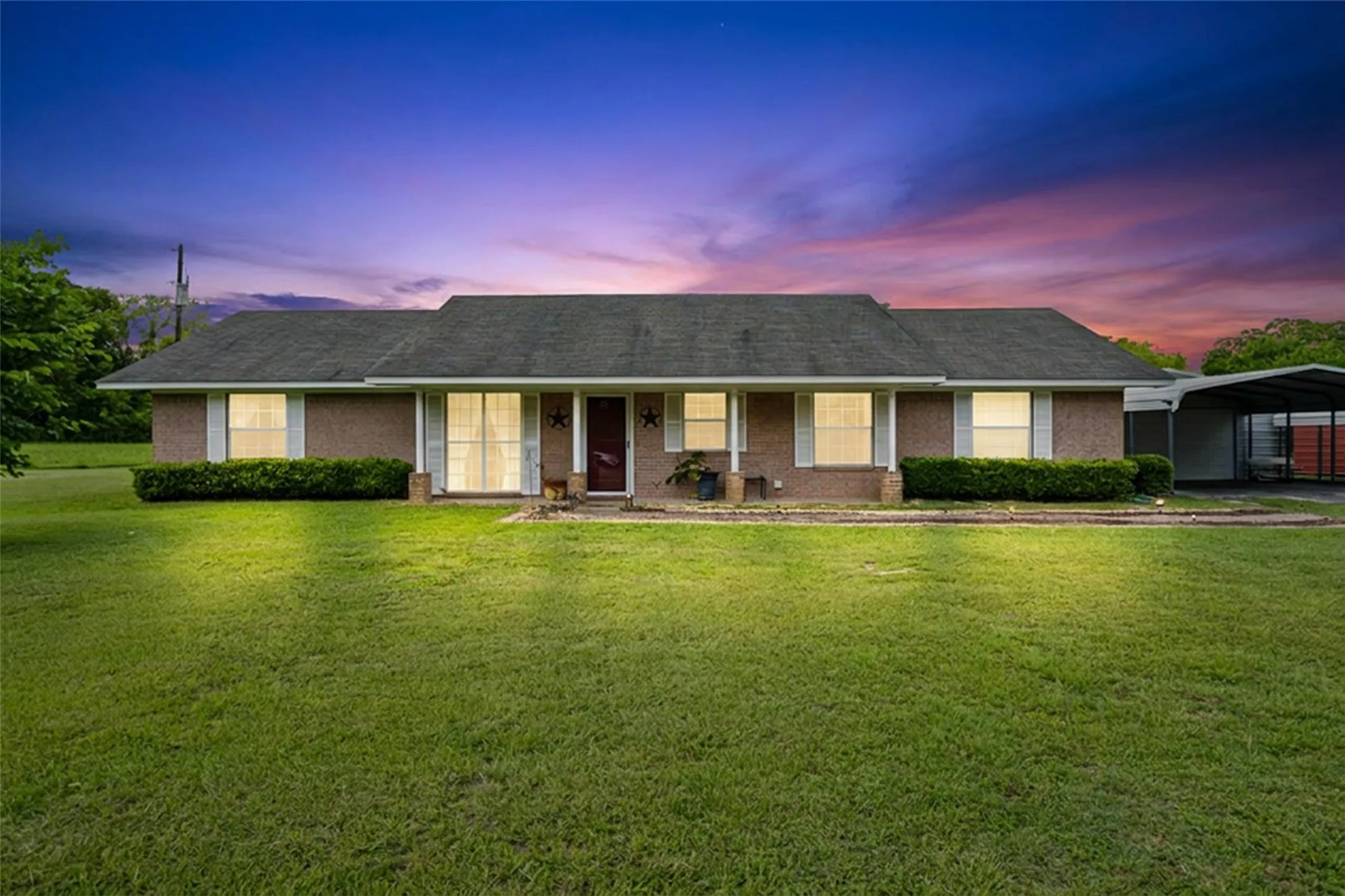 Single Family Residence For Sale in Upshur County , 7422 Pacal, Gilmer, Texas 75645, 3 Bedroom, 2 Bathroom, 2 Garage spaces, 2,060 Sqft, built in 2000, mls#21300898, Real Estate Agent in Gilmer, Homes For Sale in Upshur county, Homes For Sale in Gilmer, Realtor in Gilmer Texas, Real Estate Brokerage Independent Realty Texas, Luminita Cordes Realtor