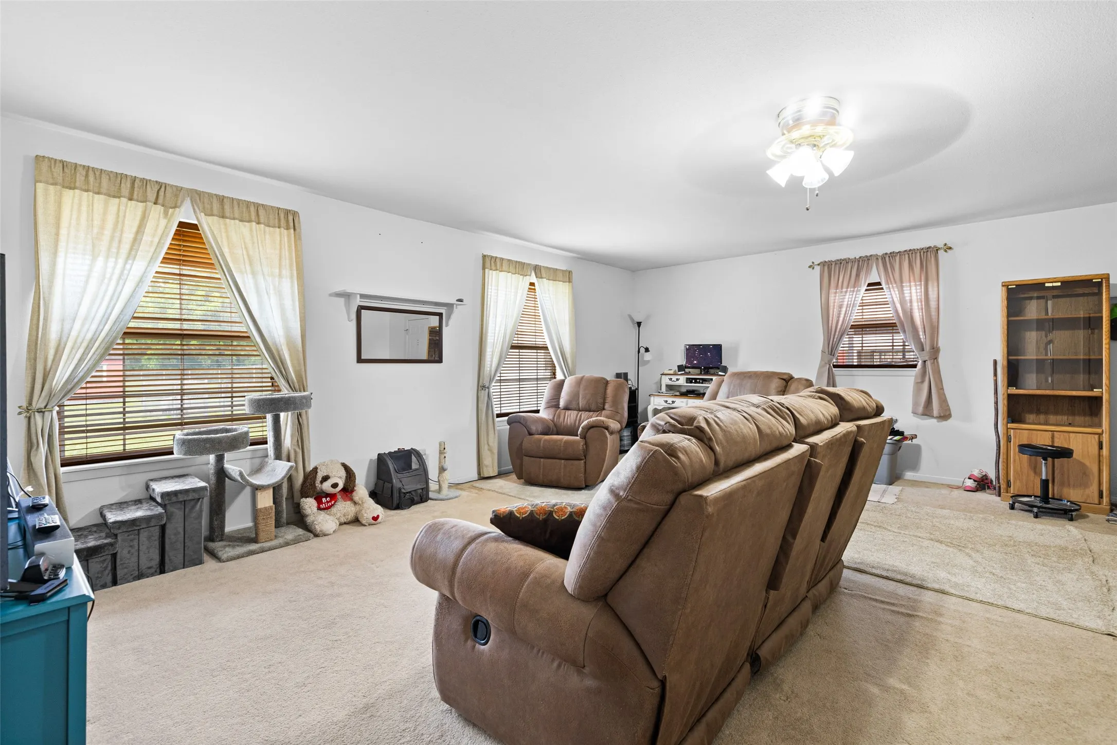 Single Family Residence For Sale in Upshur County , 7422 Pacal, Gilmer, Texas 75645, 3 Bedroom, 2 Bathroom, 2 Garage spaces, 2,060 Sqft, built in 2000, mls#21300898, Real Estate Agent in Gilmer, Homes For Sale in Upshur county, Homes For Sale in Gilmer, Realtor in Gilmer Texas, Real Estate Brokerage Independent Realty Texas, Luminita Cordes Realtor
