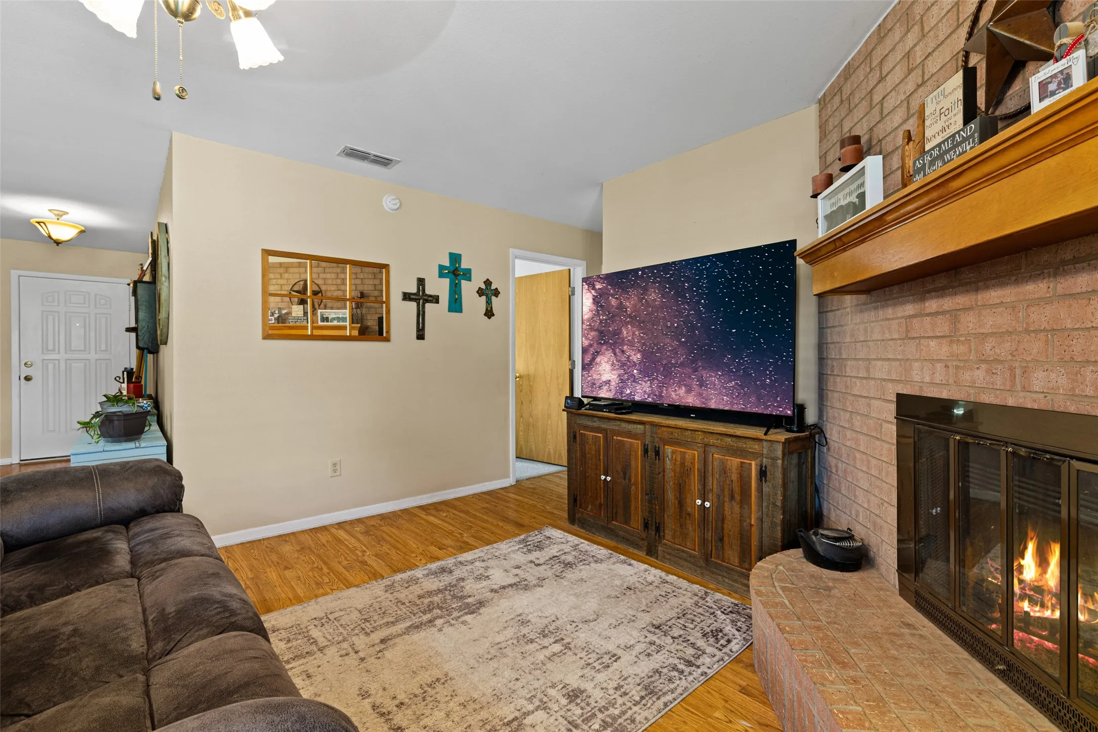Single Family Residence For Sale in Upshur County , 7422 Pacal, Gilmer, Texas 75645, 3 Bedroom, 2 Bathroom, 2 Garage spaces, 2,060 Sqft, built in 2000, mls#21300898, Real Estate Agent in Gilmer, Homes For Sale in Upshur county, Homes For Sale in Gilmer, Realtor in Gilmer Texas, Real Estate Brokerage Independent Realty Texas, Luminita Cordes Realtor