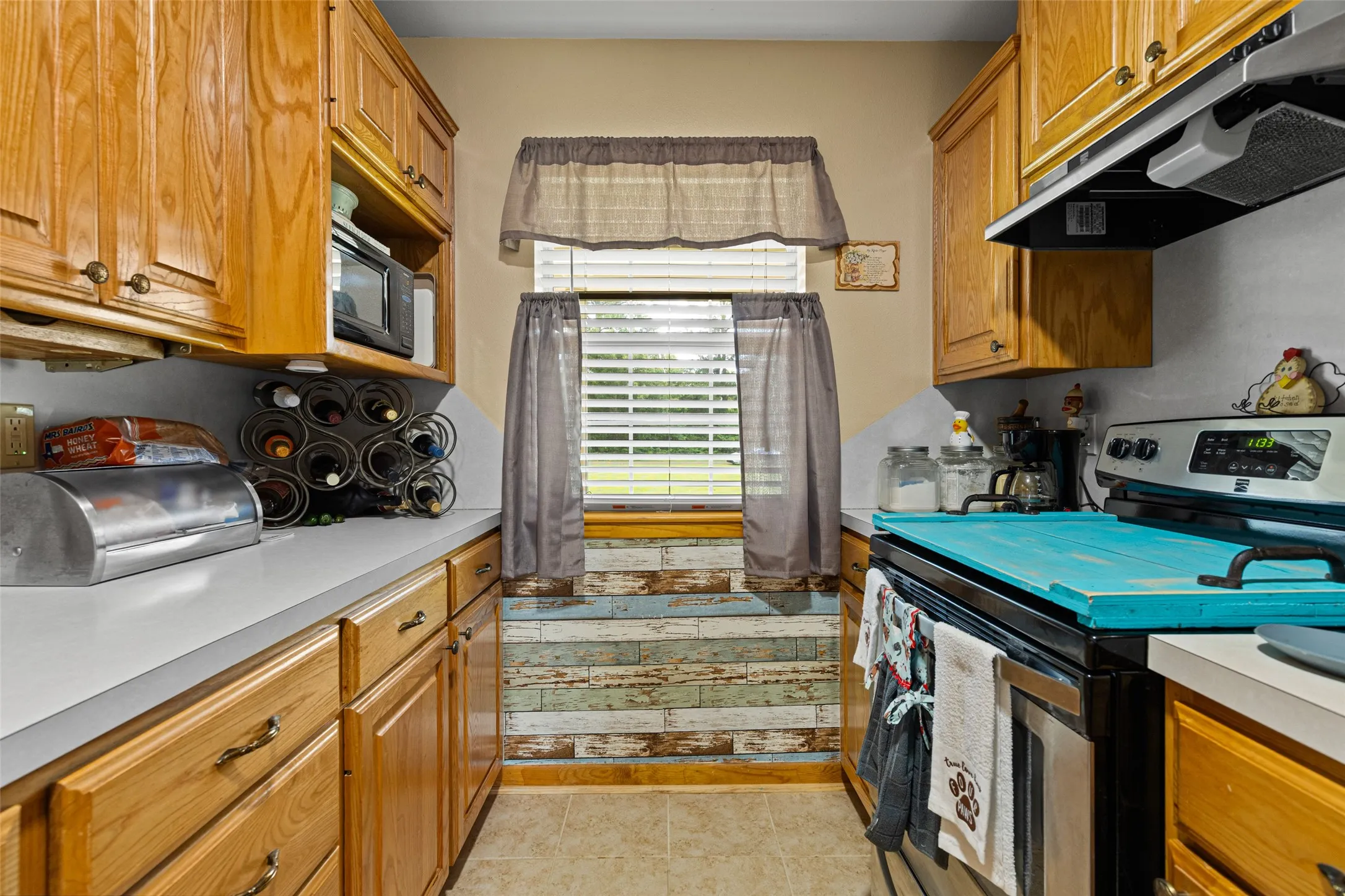 Single Family Residence For Sale in Upshur County , 7422 Pacal, Gilmer, Texas 75645, 3 Bedroom, 2 Bathroom, 2 Garage spaces, 2,060 Sqft, built in 2000, mls#21300898, Real Estate Agent in Gilmer, Homes For Sale in Upshur county, Homes For Sale in Gilmer, Realtor in Gilmer Texas, Real Estate Brokerage Independent Realty Texas, Luminita Cordes Realtor