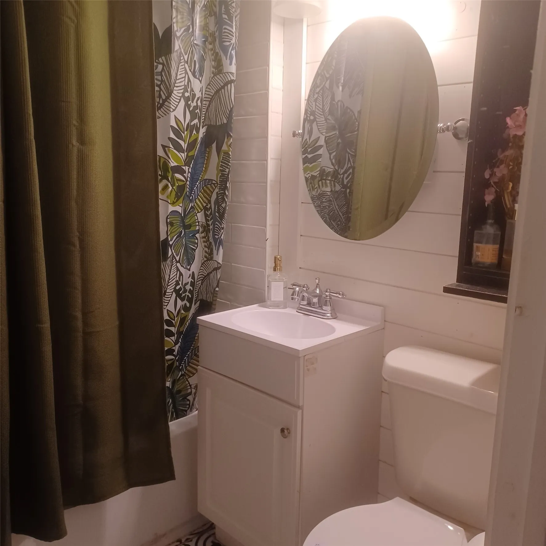 Single Family Residence For Sale in Fannin County , 1309 S 5th Street, Bonham, Texas 75418, 3 Bedroom, 1 Bathroom, Garage spaces, 1,328 Sqft, built in 1960, mls#21303770, Real Estate Agent in Bonham, Homes For Sale in Fannin county, Homes For Sale in Bonham, Realtor in Bonham Texas, Real Estate Brokerage Independent Realty Texas, Luminita Cordes Realtor