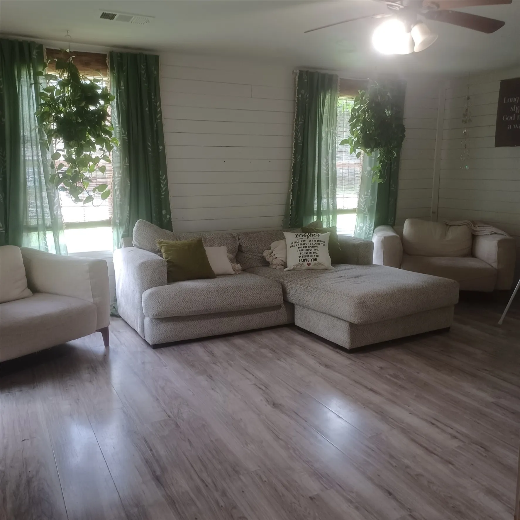 Single Family Residence For Sale in Fannin County , 1309 S 5th Street, Bonham, Texas 75418, 3 Bedroom, 1 Bathroom, Garage spaces, 1,328 Sqft, built in 1960, mls#21303770, Real Estate Agent in Bonham, Homes For Sale in Fannin county, Homes For Sale in Bonham, Realtor in Bonham Texas, Real Estate Brokerage Independent Realty Texas, Luminita Cordes Realtor