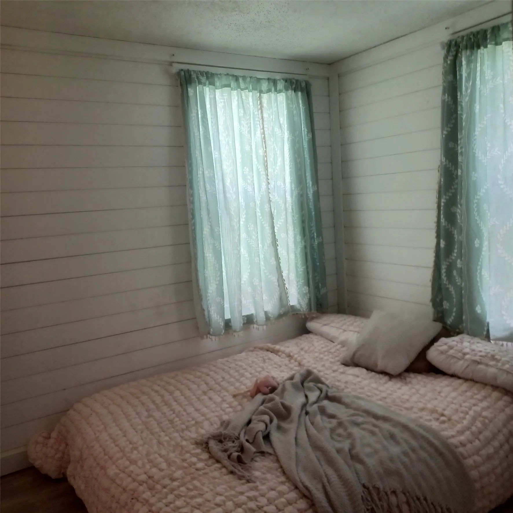 Single Family Residence For Sale in Fannin County , 1309 S 5th Street, Bonham, Texas 75418, 3 Bedroom, 1 Bathroom, Garage spaces, 1,328 Sqft, built in 1960, mls#21303770, Real Estate Agent in Bonham, Homes For Sale in Fannin county, Homes For Sale in Bonham, Realtor in Bonham Texas, Real Estate Brokerage Independent Realty Texas, Luminita Cordes Realtor