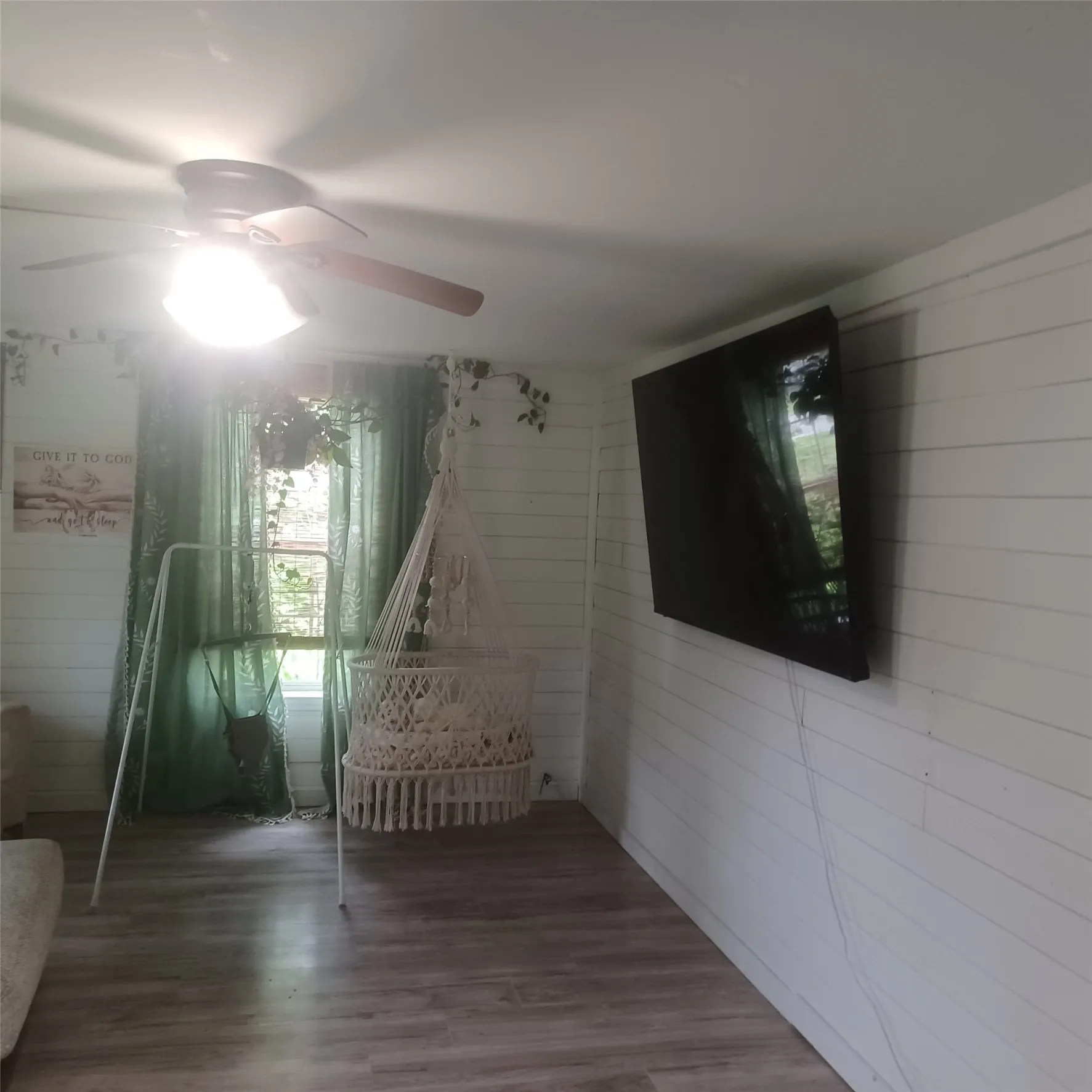 Single Family Residence For Sale in Fannin County , 1309 S 5th Street, Bonham, Texas 75418, 3 Bedroom, 1 Bathroom, Garage spaces, 1,328 Sqft, built in 1960, mls#21303770, Real Estate Agent in Bonham, Homes For Sale in Fannin county, Homes For Sale in Bonham, Realtor in Bonham Texas, Real Estate Brokerage Independent Realty Texas, Luminita Cordes Realtor