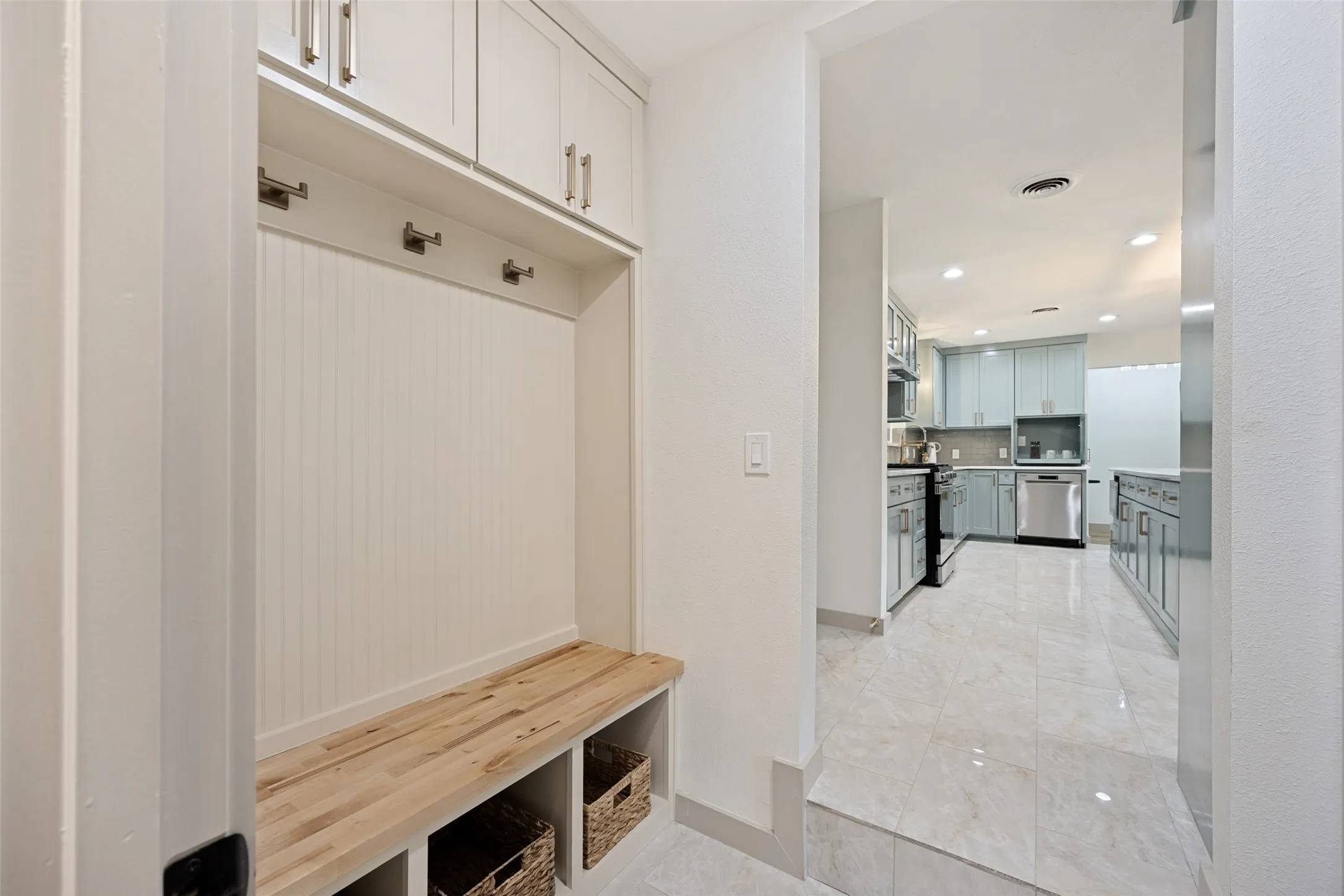 Single Family Residence For Sale in Dallas County , 524 Carol Court, Richardson, Texas 75081, 3 Bedroom, 3 Bathroom, 2 Garage spaces, 1,912 Sqft, built in 1954, mls#21243973, Real Estate Agent in Richardson, Homes For Sale in Dallas county, Homes For Sale in Richardson, Realtor in Richardson Texas, Real Estate Brokerage Independent Realty Texas, Luminita Cordes Realtor